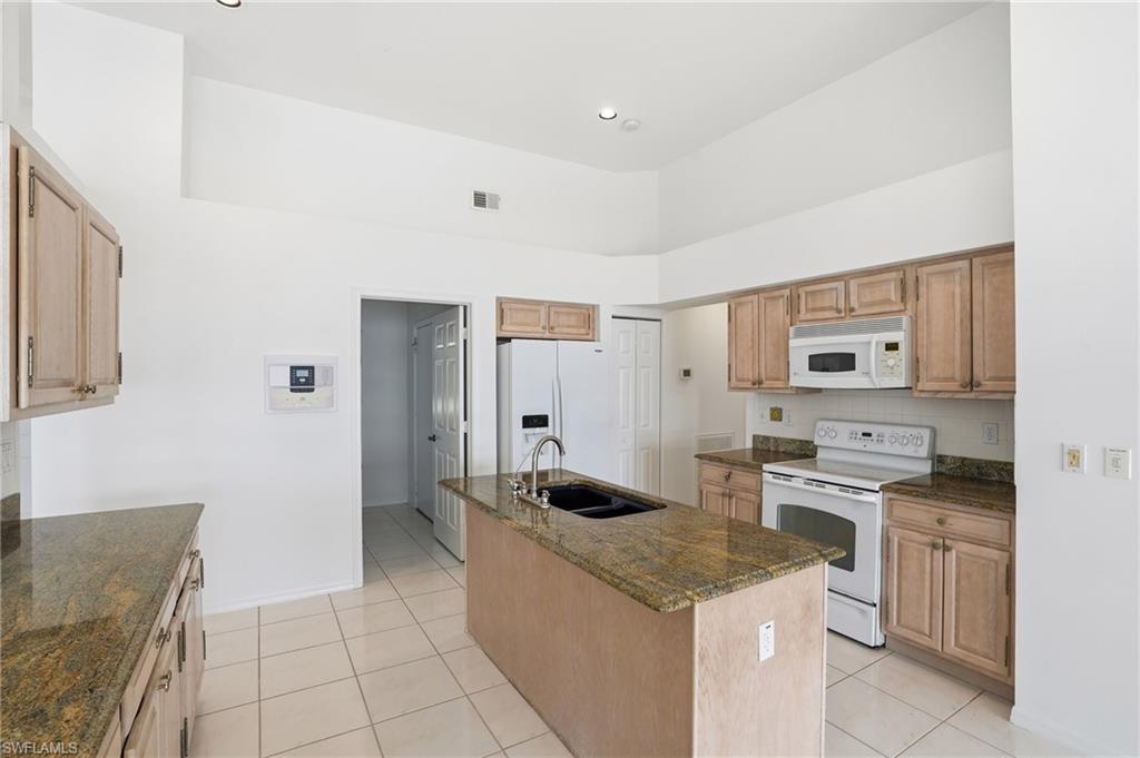 712 Lambton LN