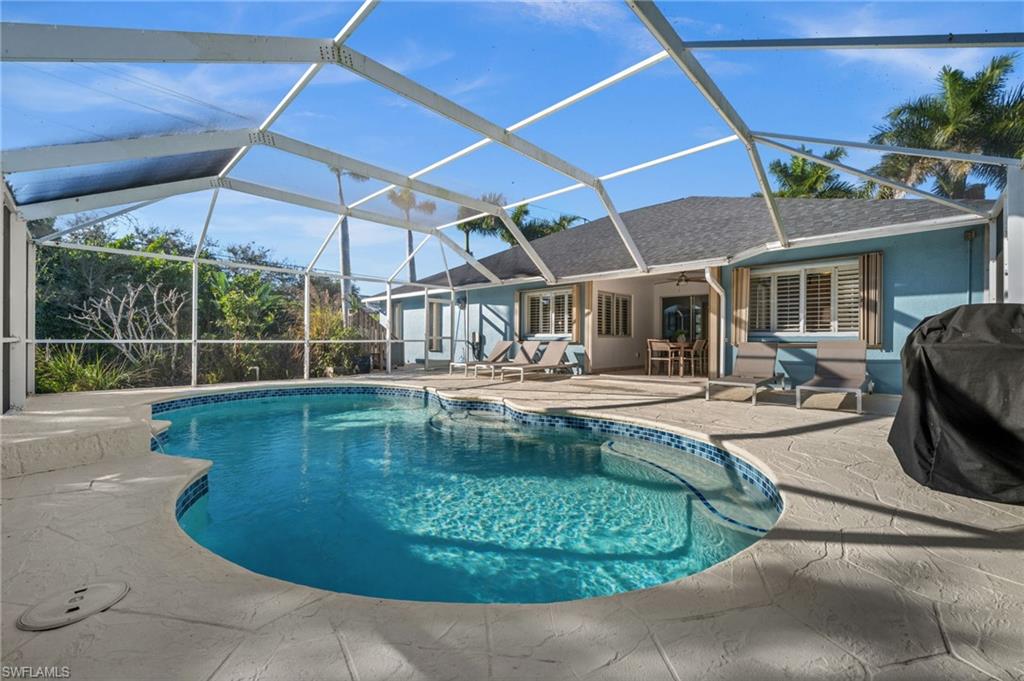 4 Colonial DR