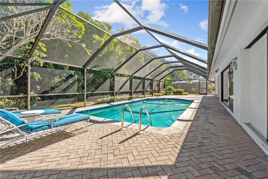 2419 Pine Woods CIR # 11