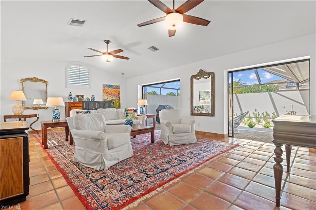 2419 Pine Woods CIR # 11