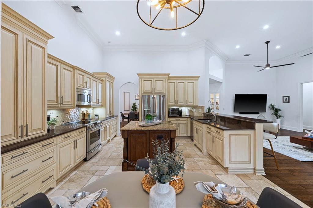 1905 Fairfax CIR