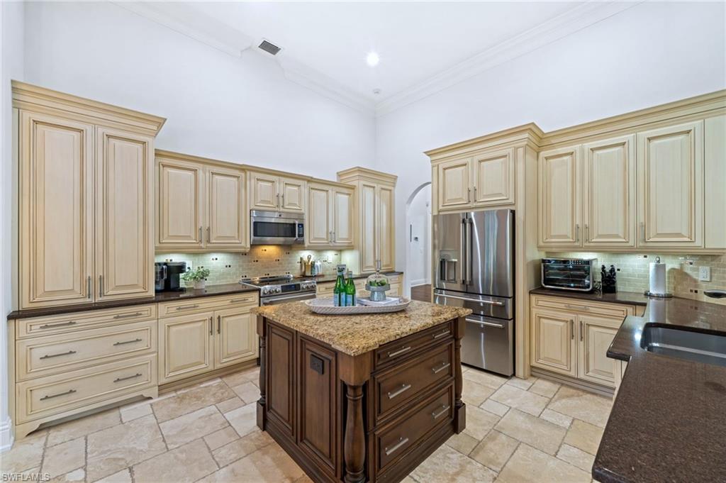 1905 Fairfax CIR