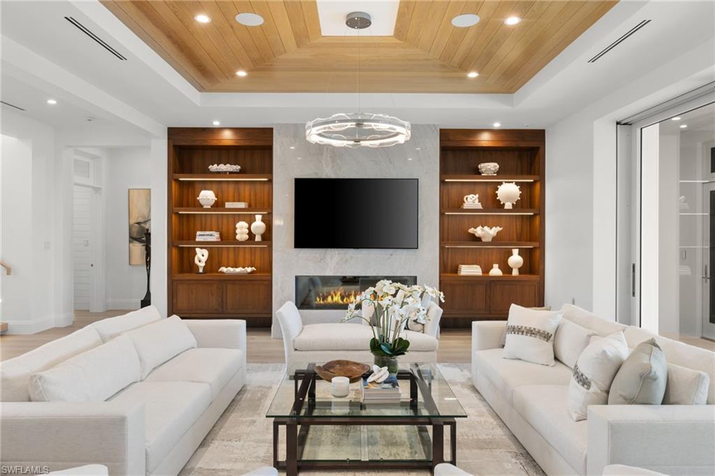 3455 Gin LN