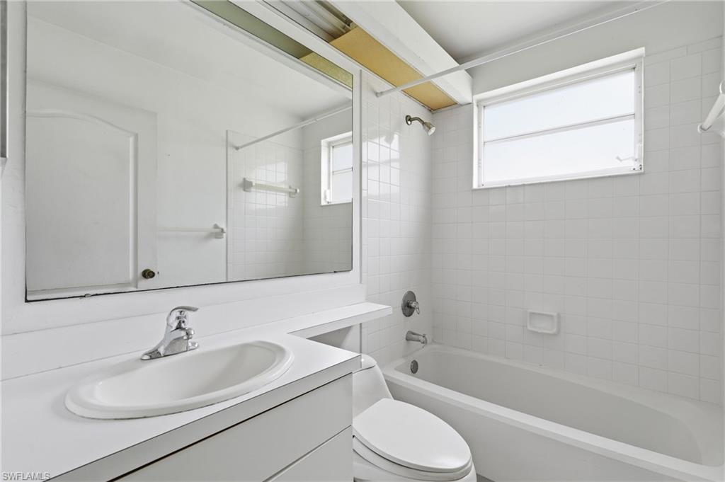 1210 Golden Gate BLVD W