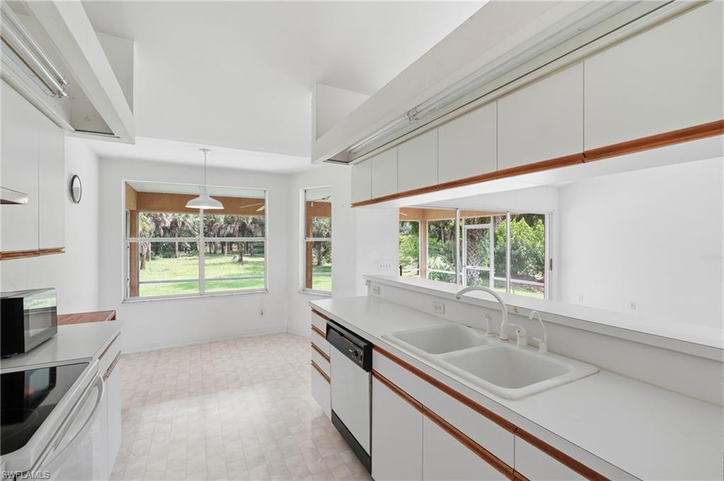 1210 Golden Gate BLVD W