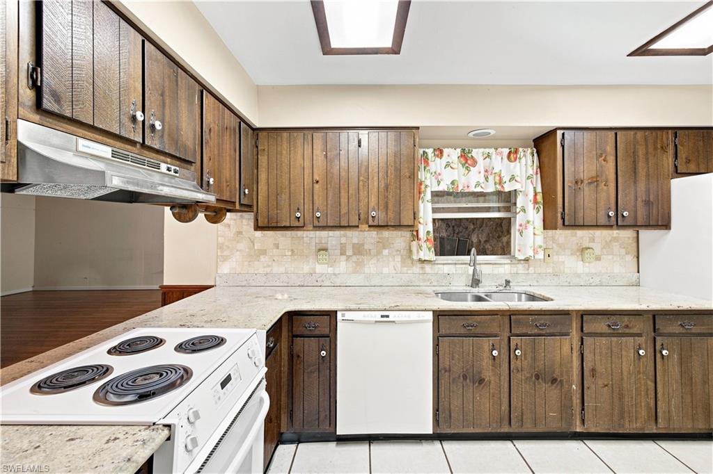 5290 Cypress LN