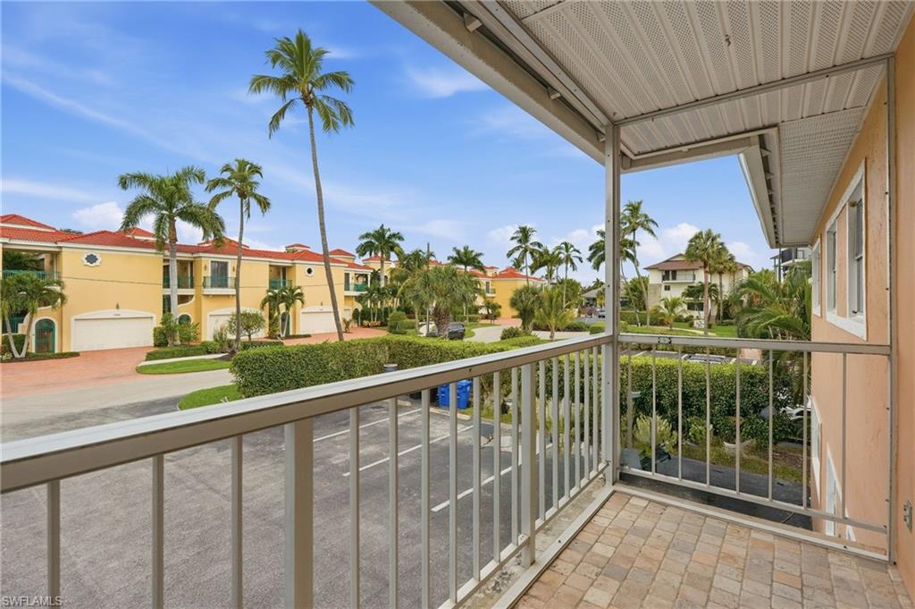 1195 Clam CT 203