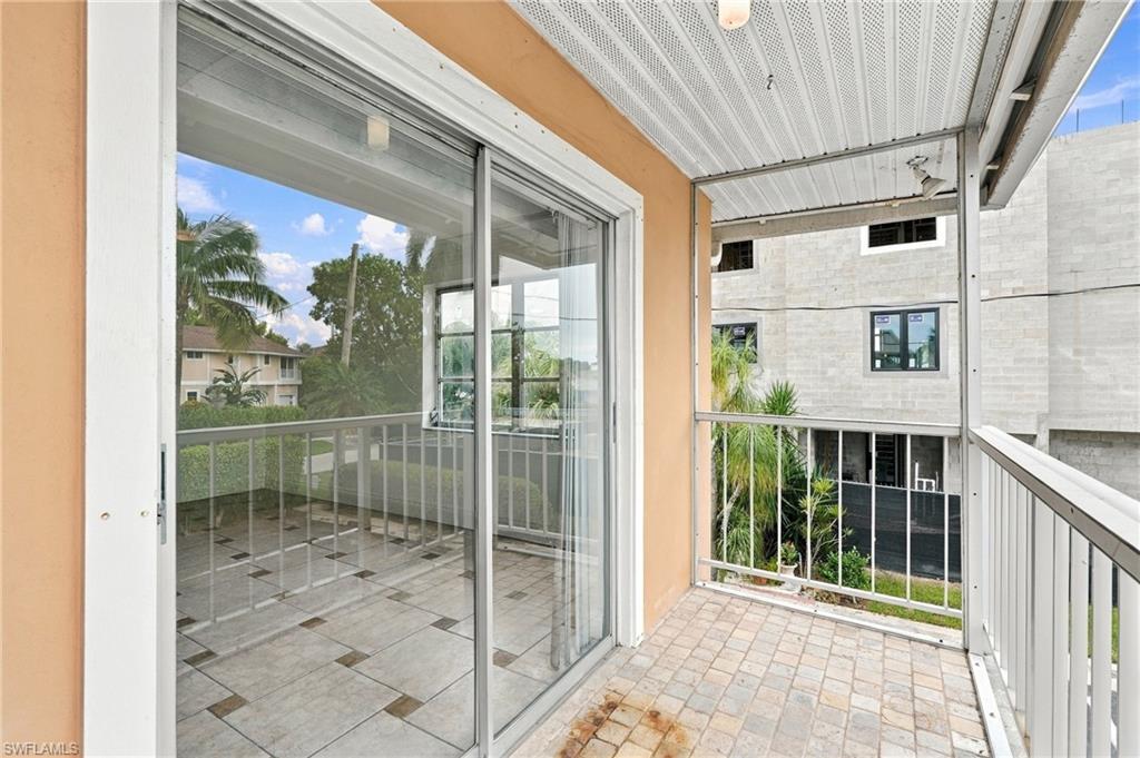 1195 Clam CT 203