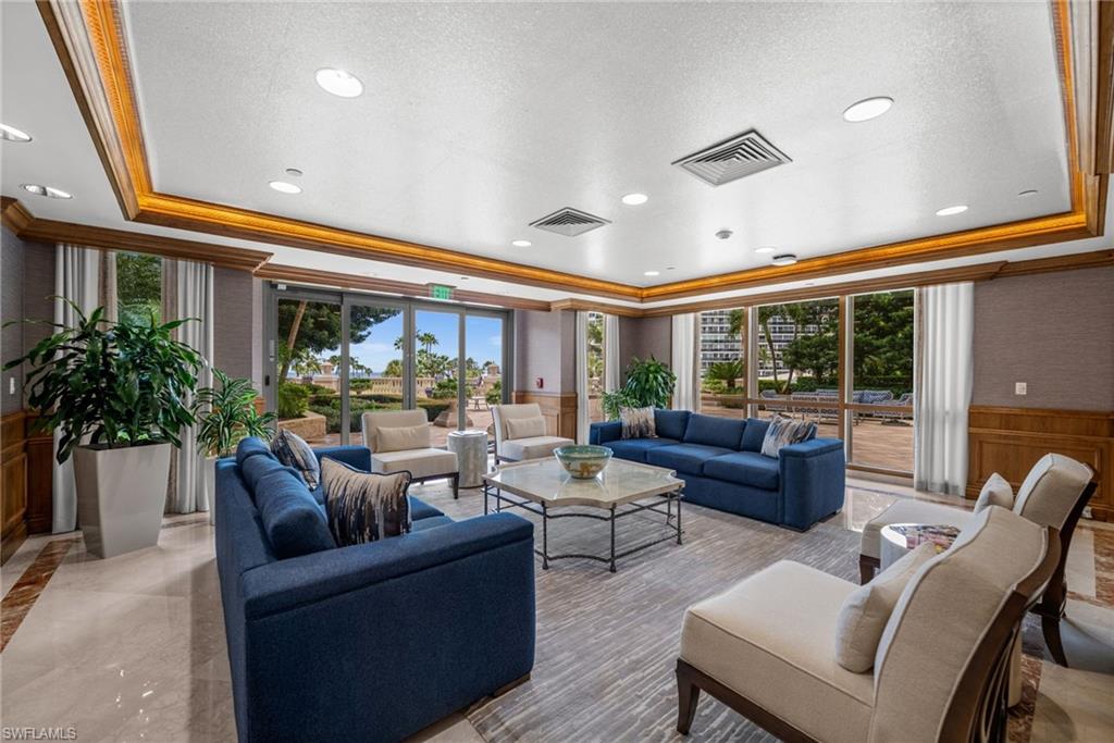 4021 Gulf Shore BLVD N 1204