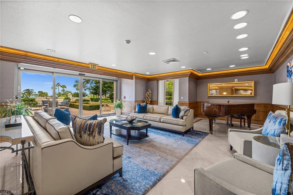 4021 Gulf Shore BLVD N 1204