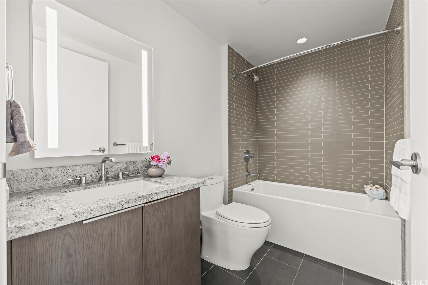 1001 Queen Street 1900