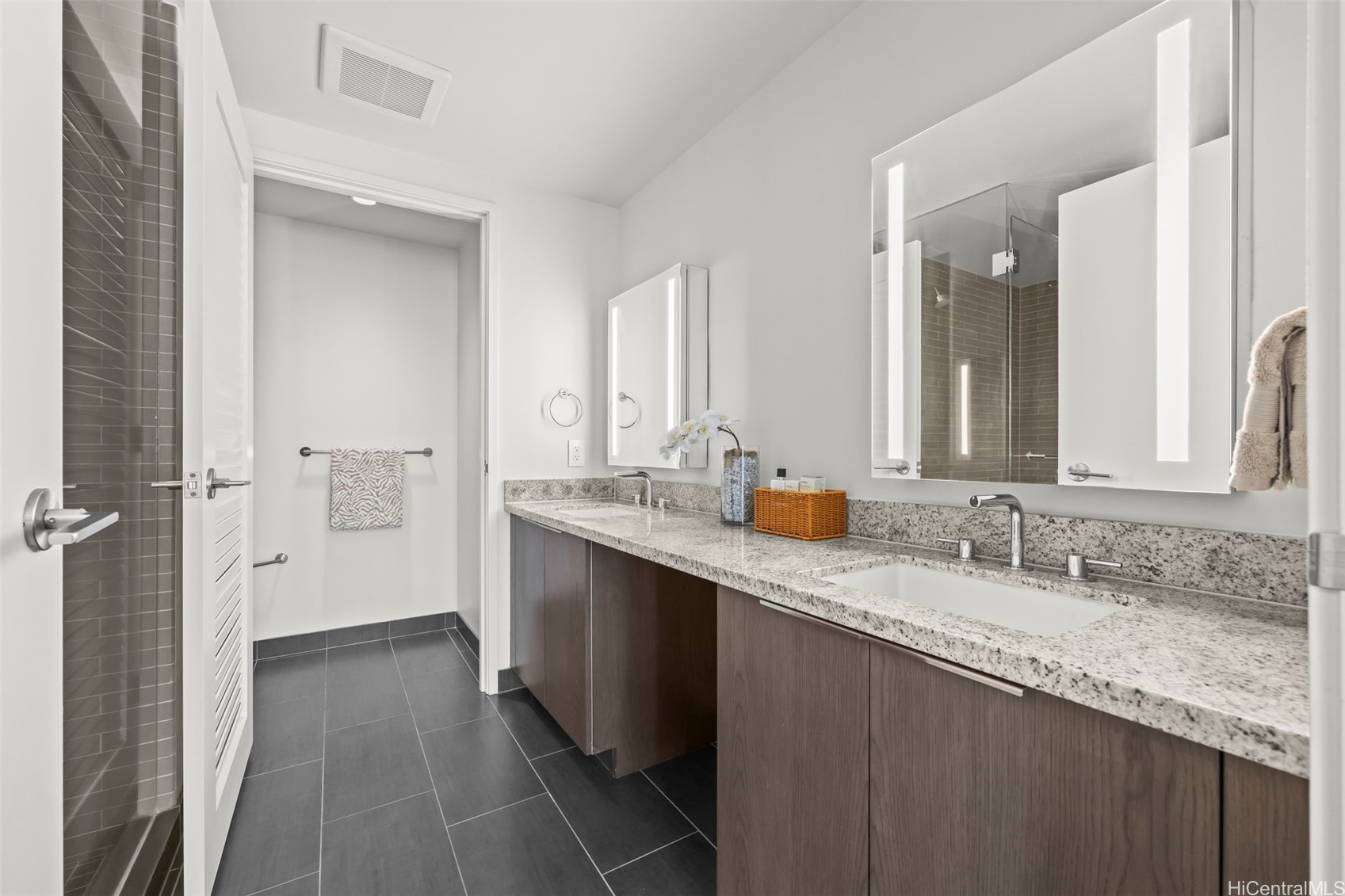 1001 Queen Street 1900