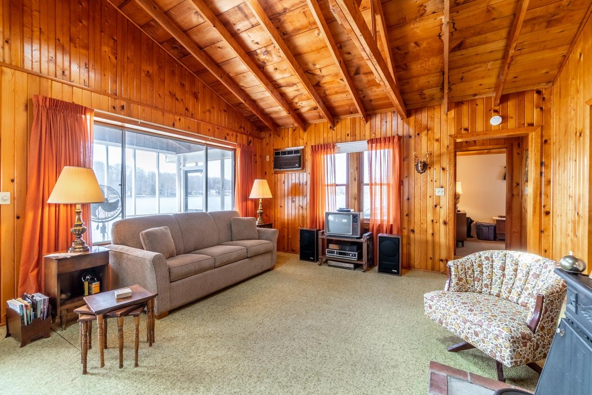 115 Lane 101AB Ball Lk