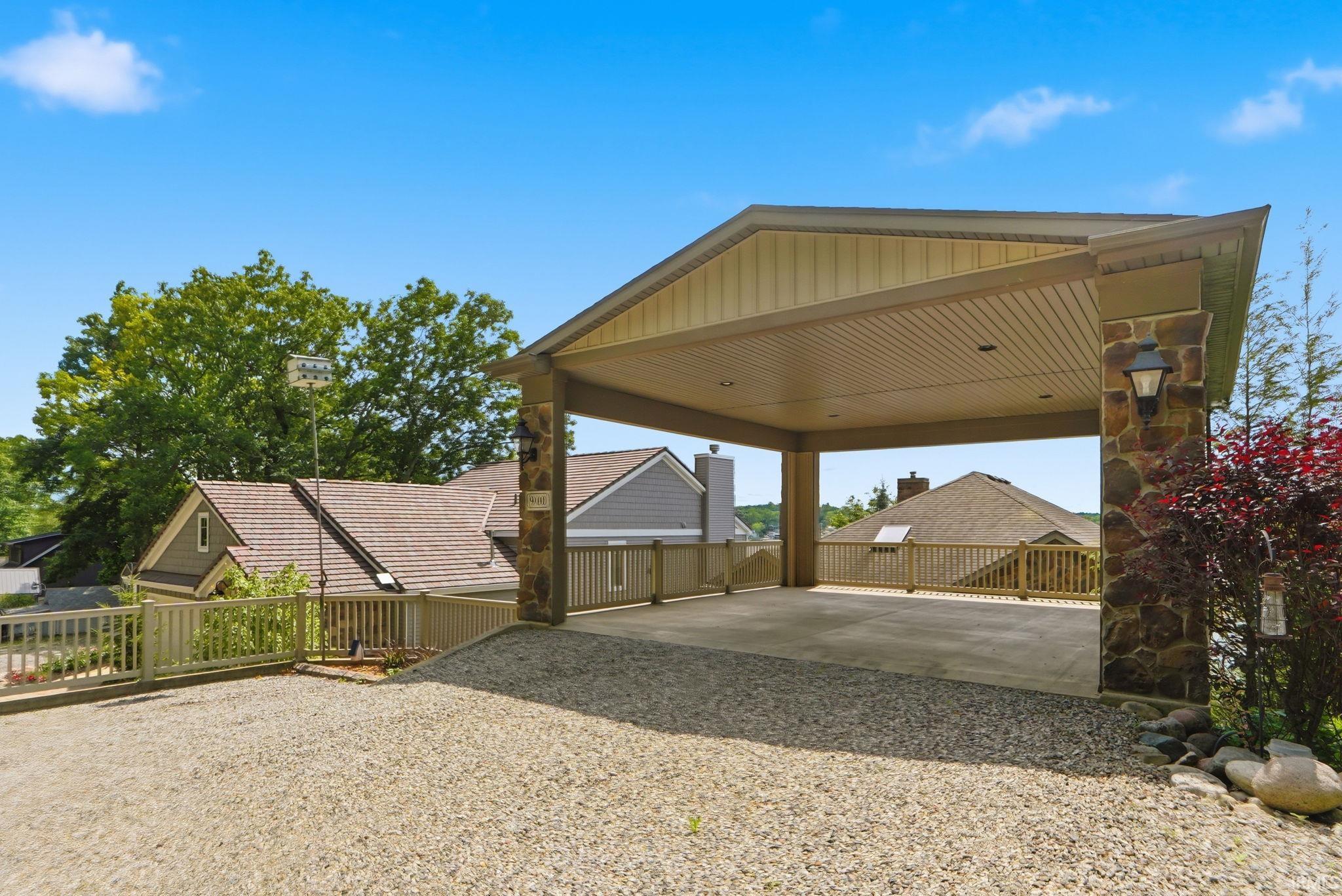900 Ln 105 Lake James