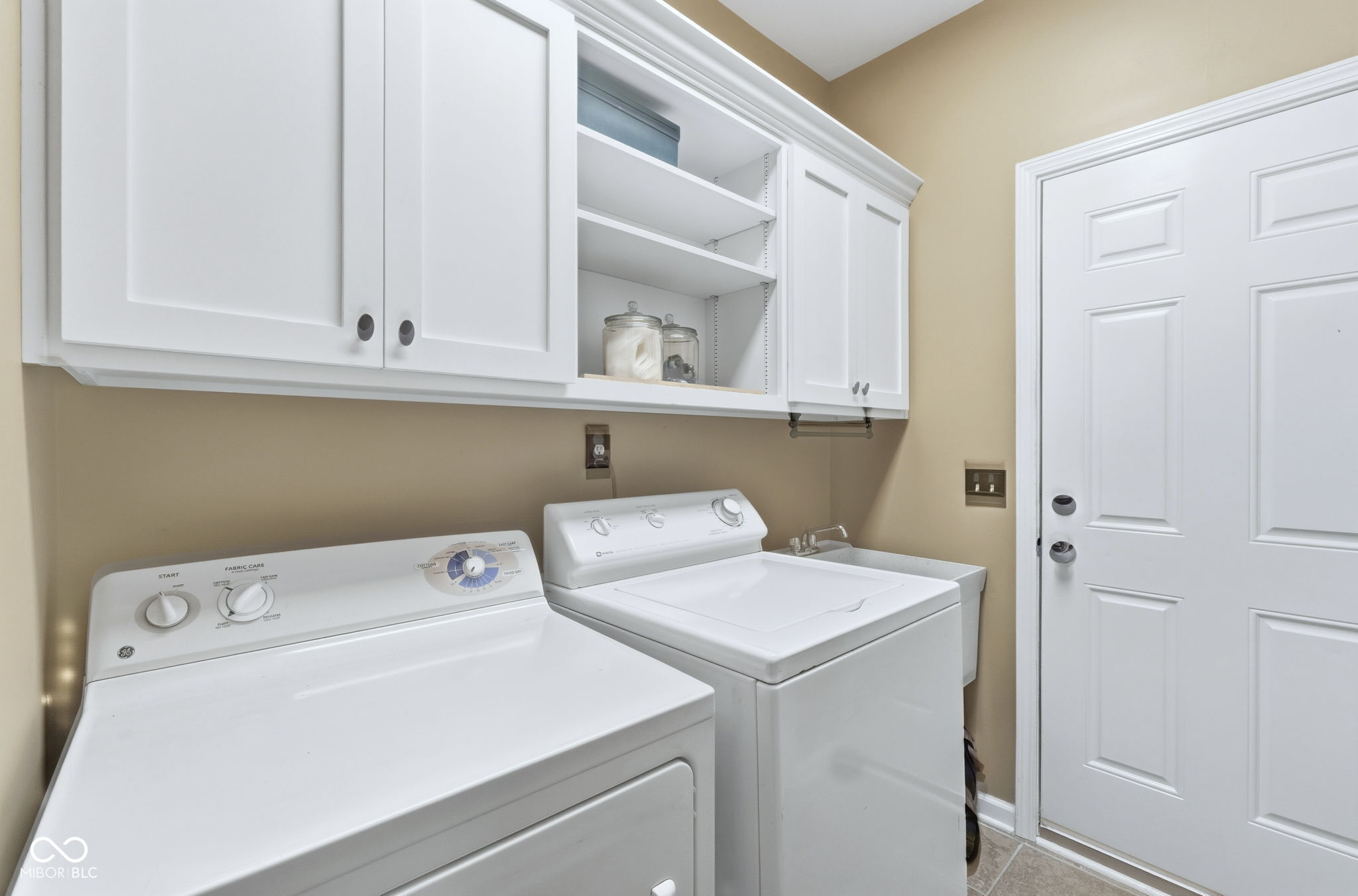 141 E Columbine Lane