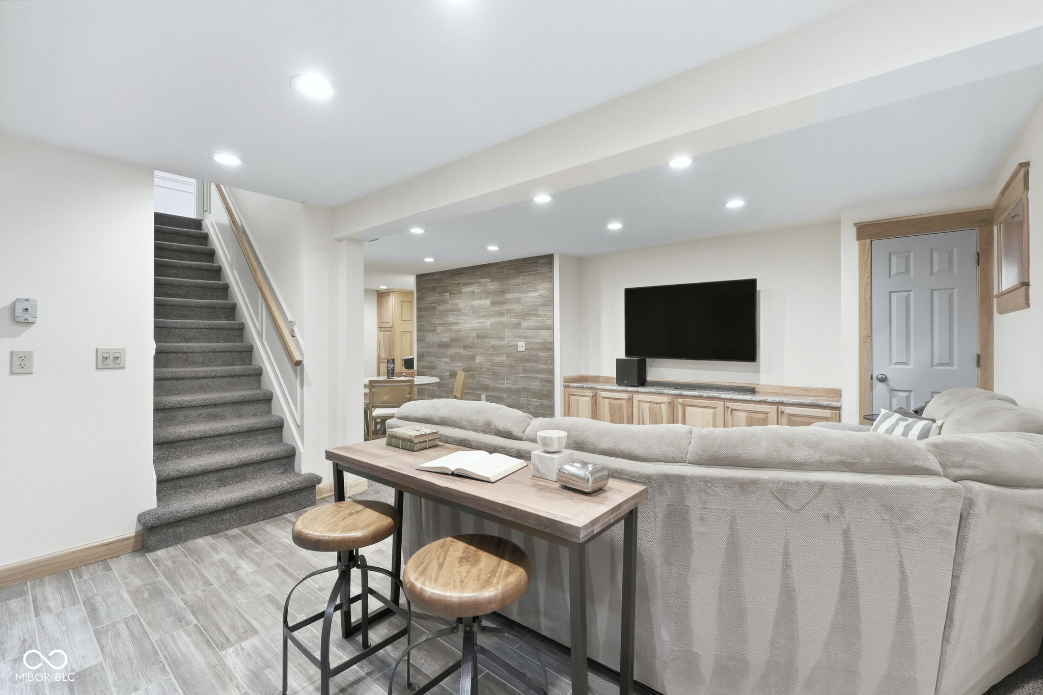 141 E Columbine Lane