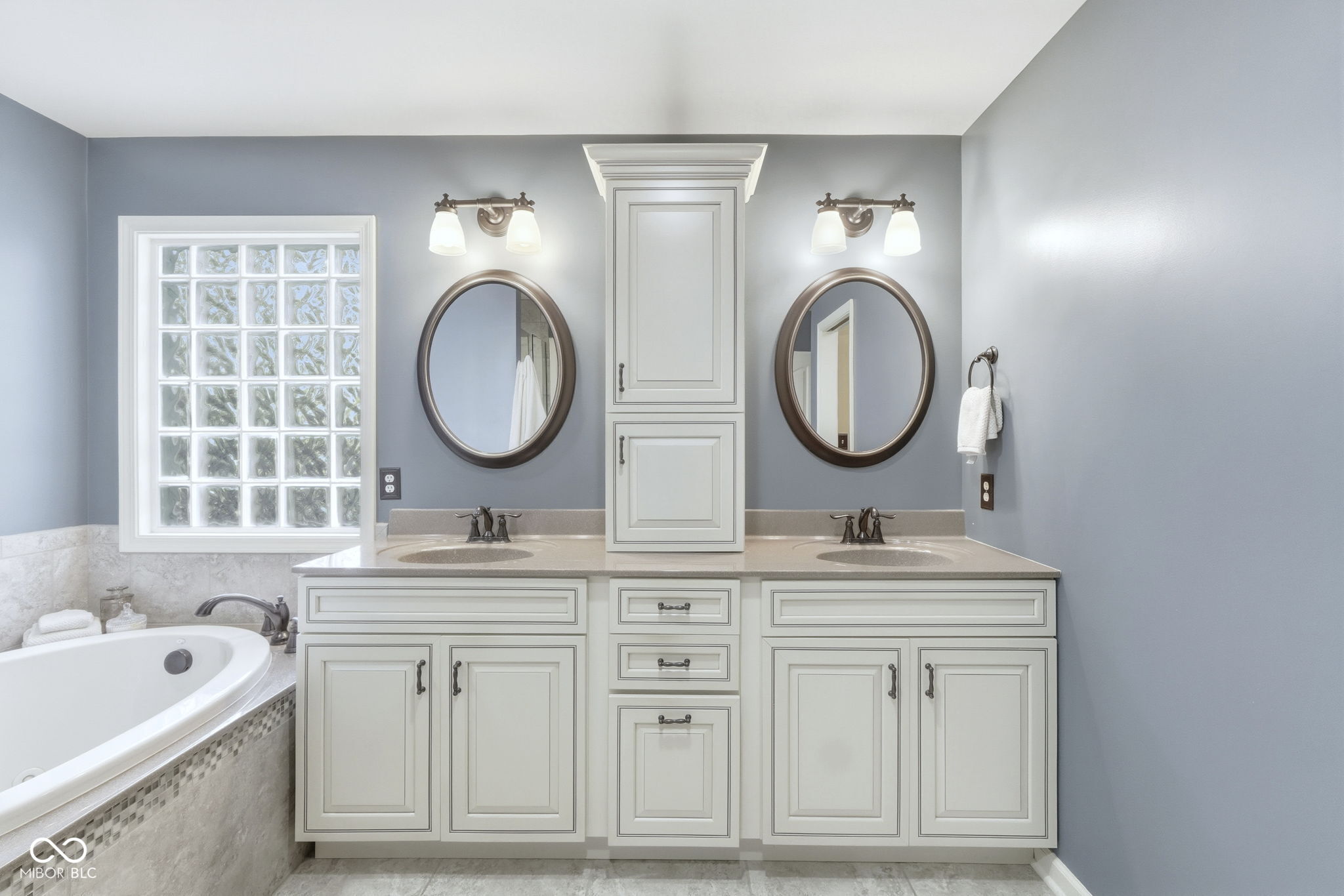 141 E Columbine Lane