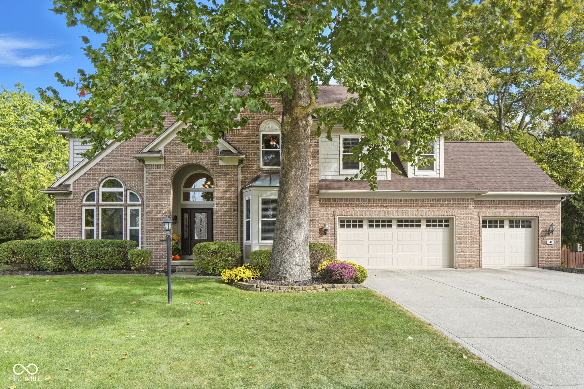 141 E Columbine Lane