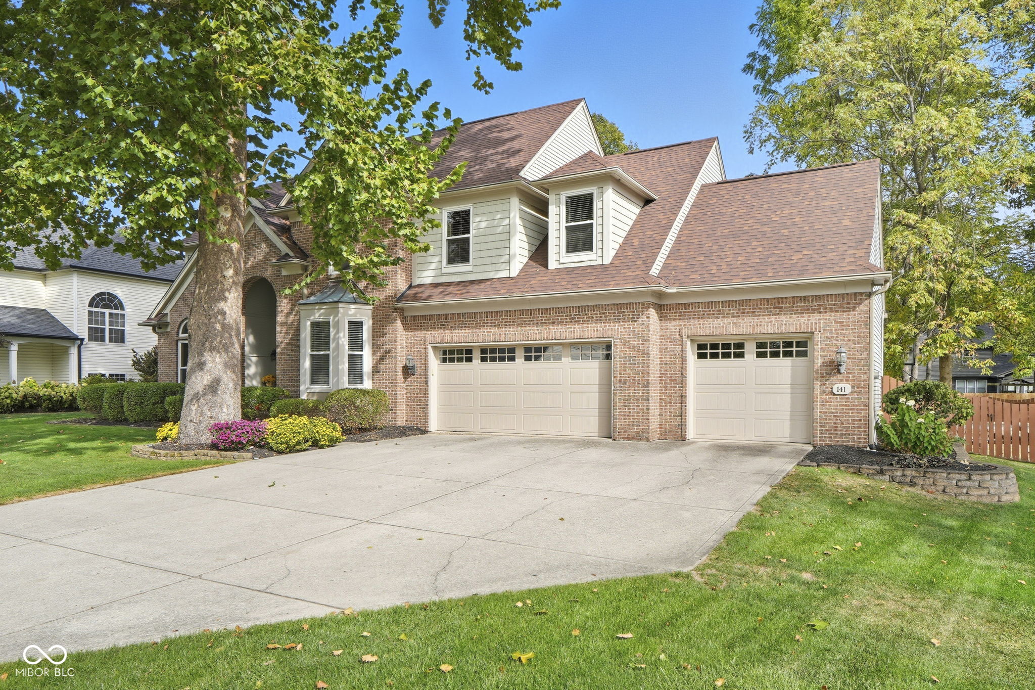 141 E Columbine Lane