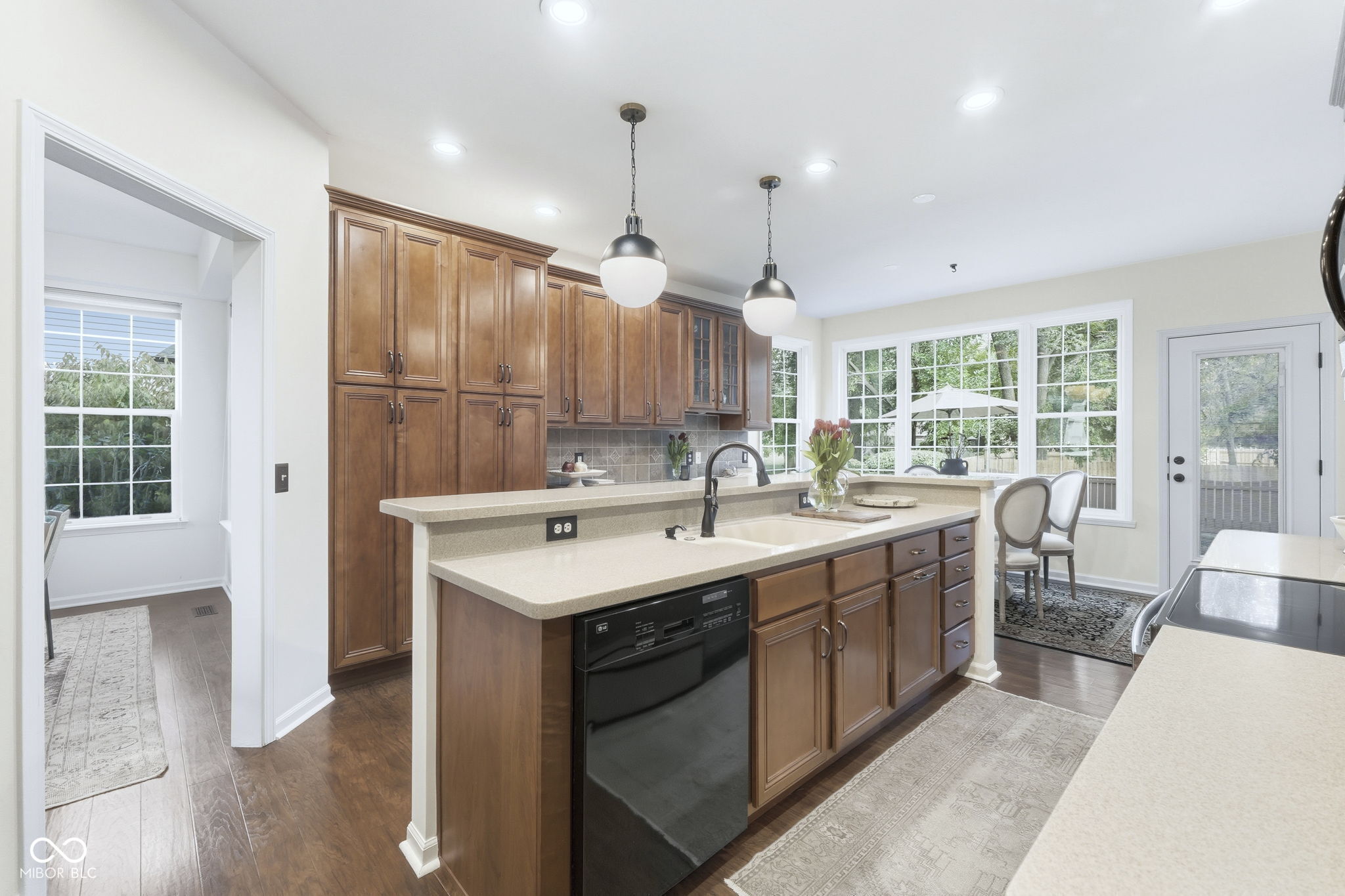 141 E Columbine Lane