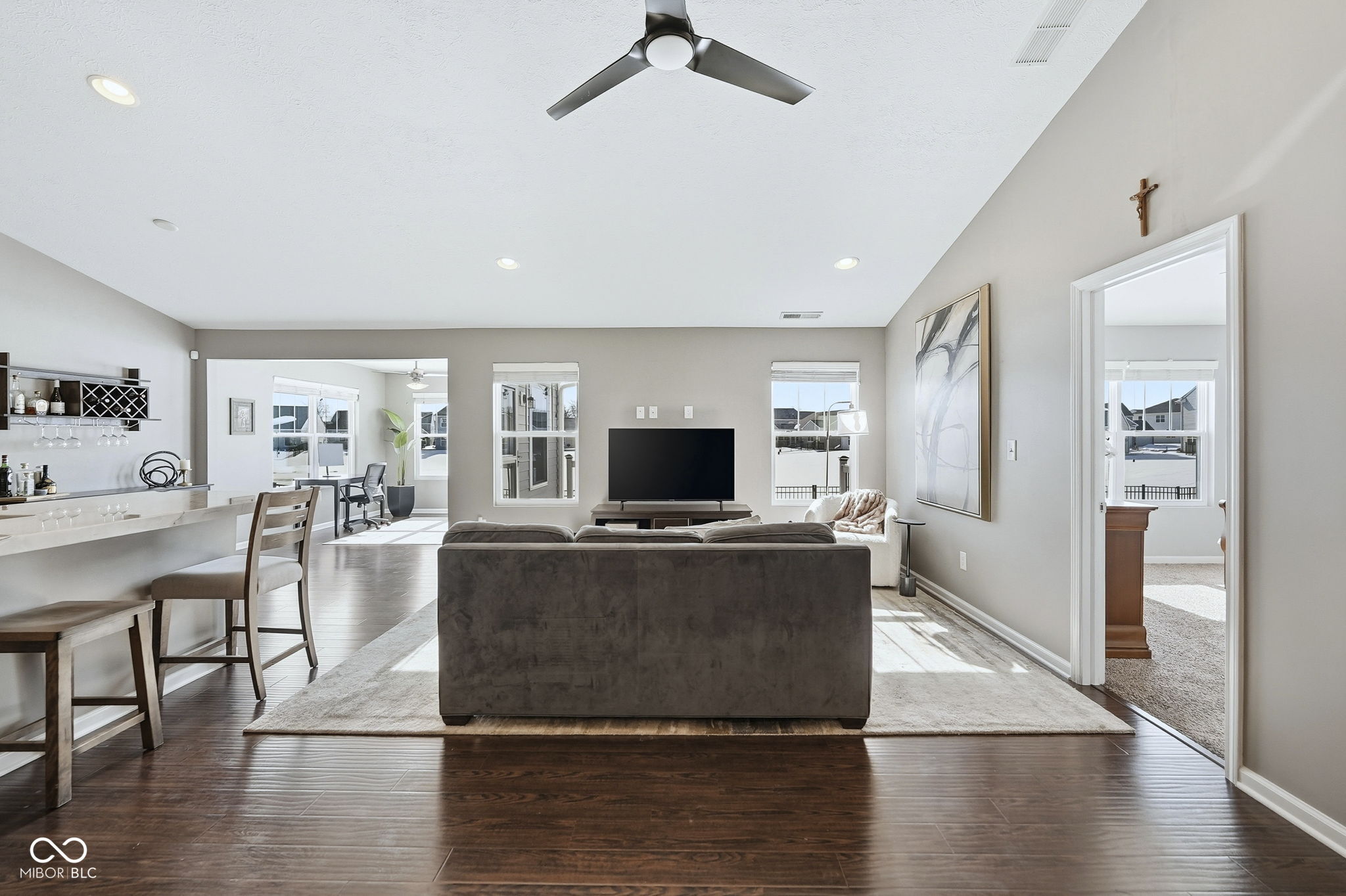 4672 Indigo Blue Boulevard