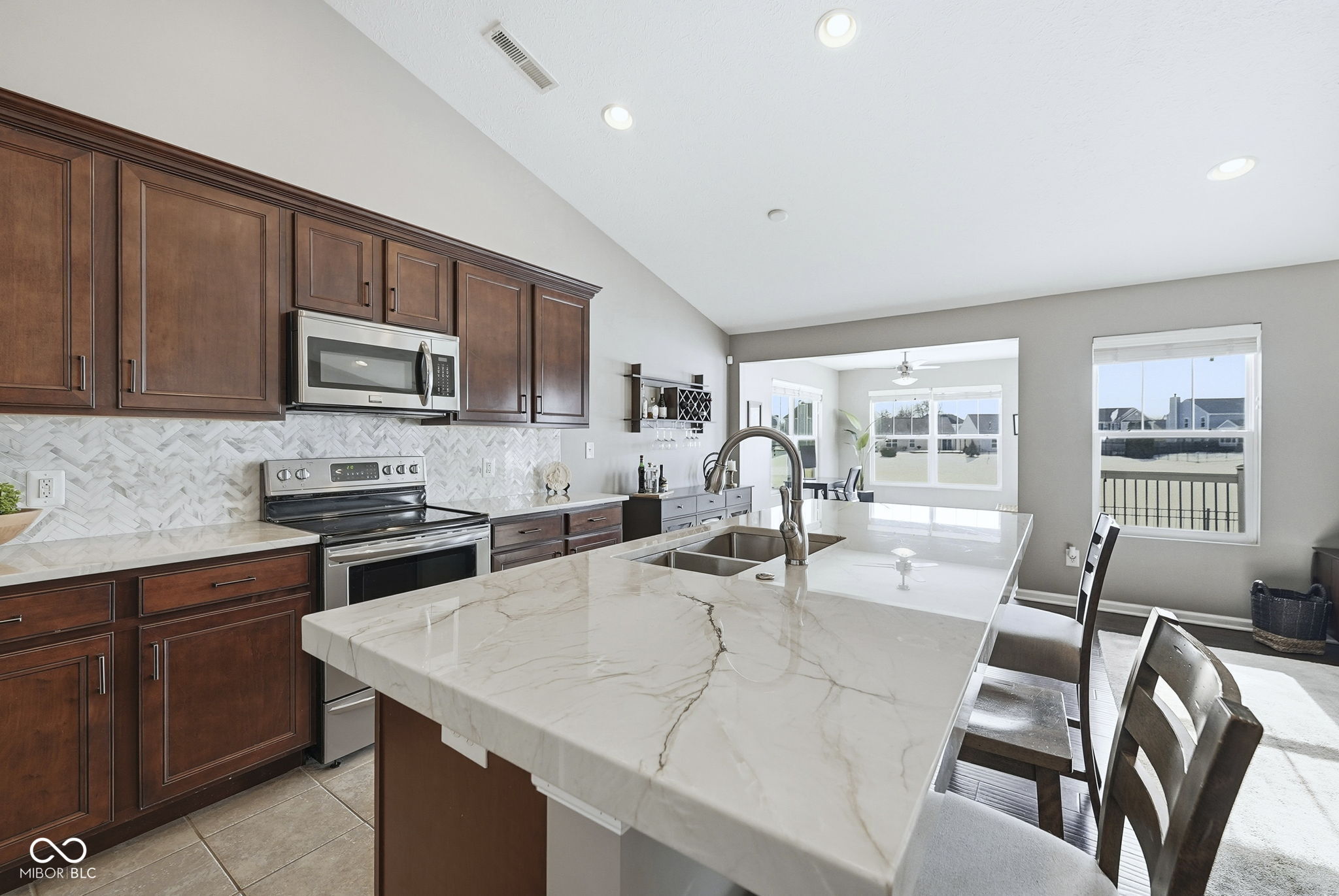 4672 Indigo Blue Boulevard