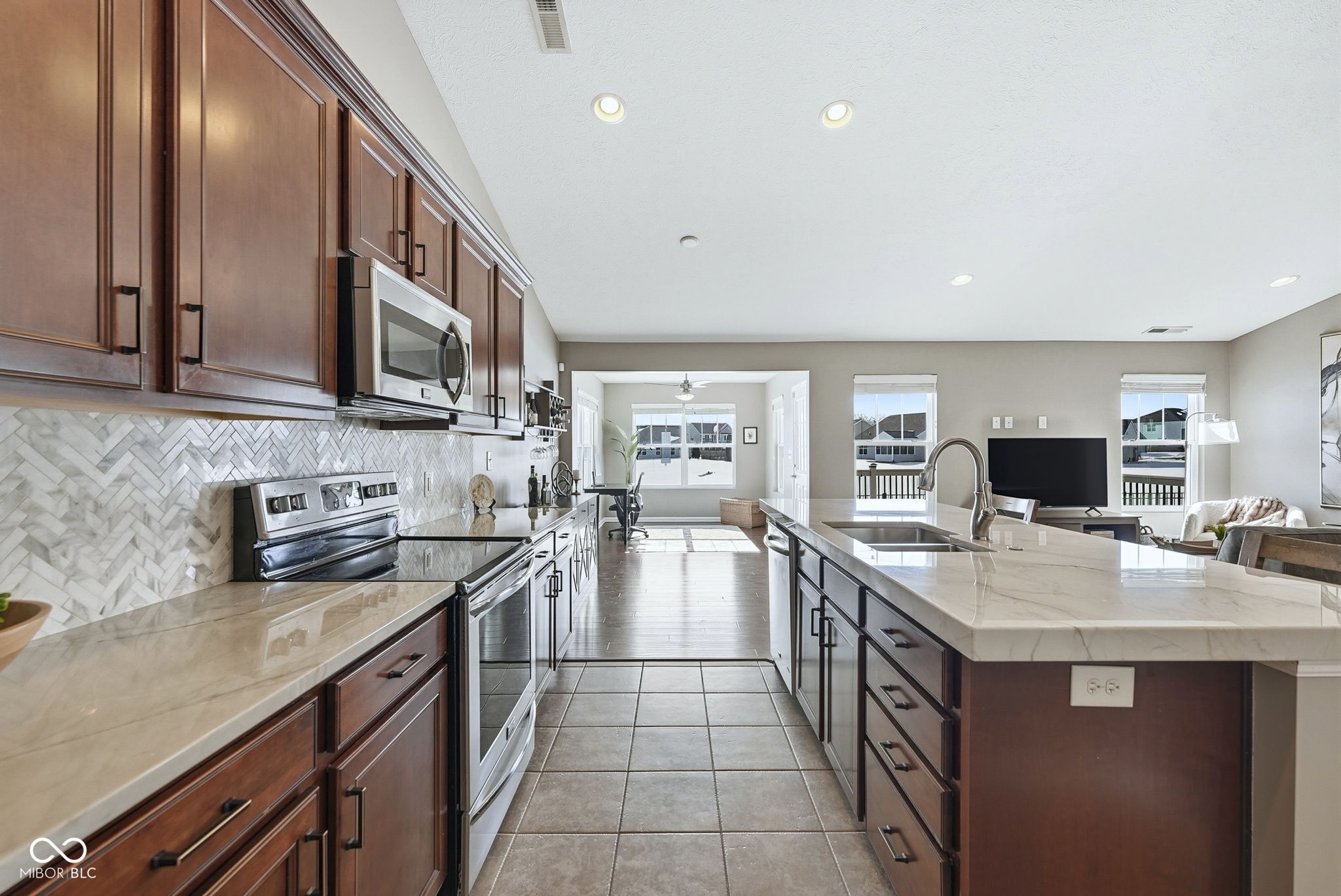 4672 Indigo Blue Boulevard