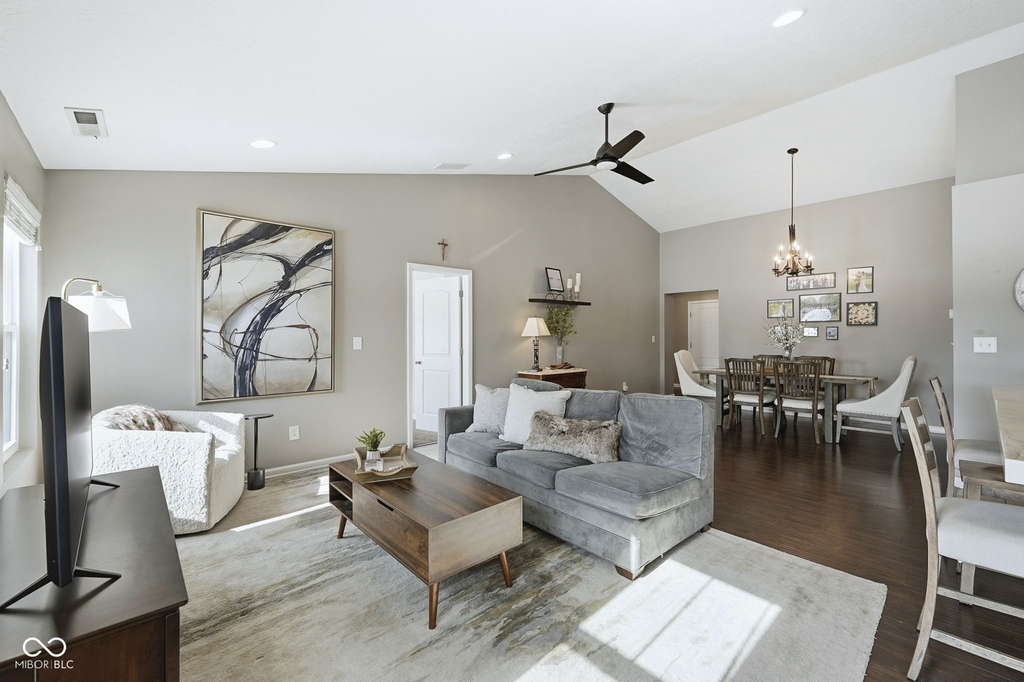 4672 Indigo Blue Boulevard