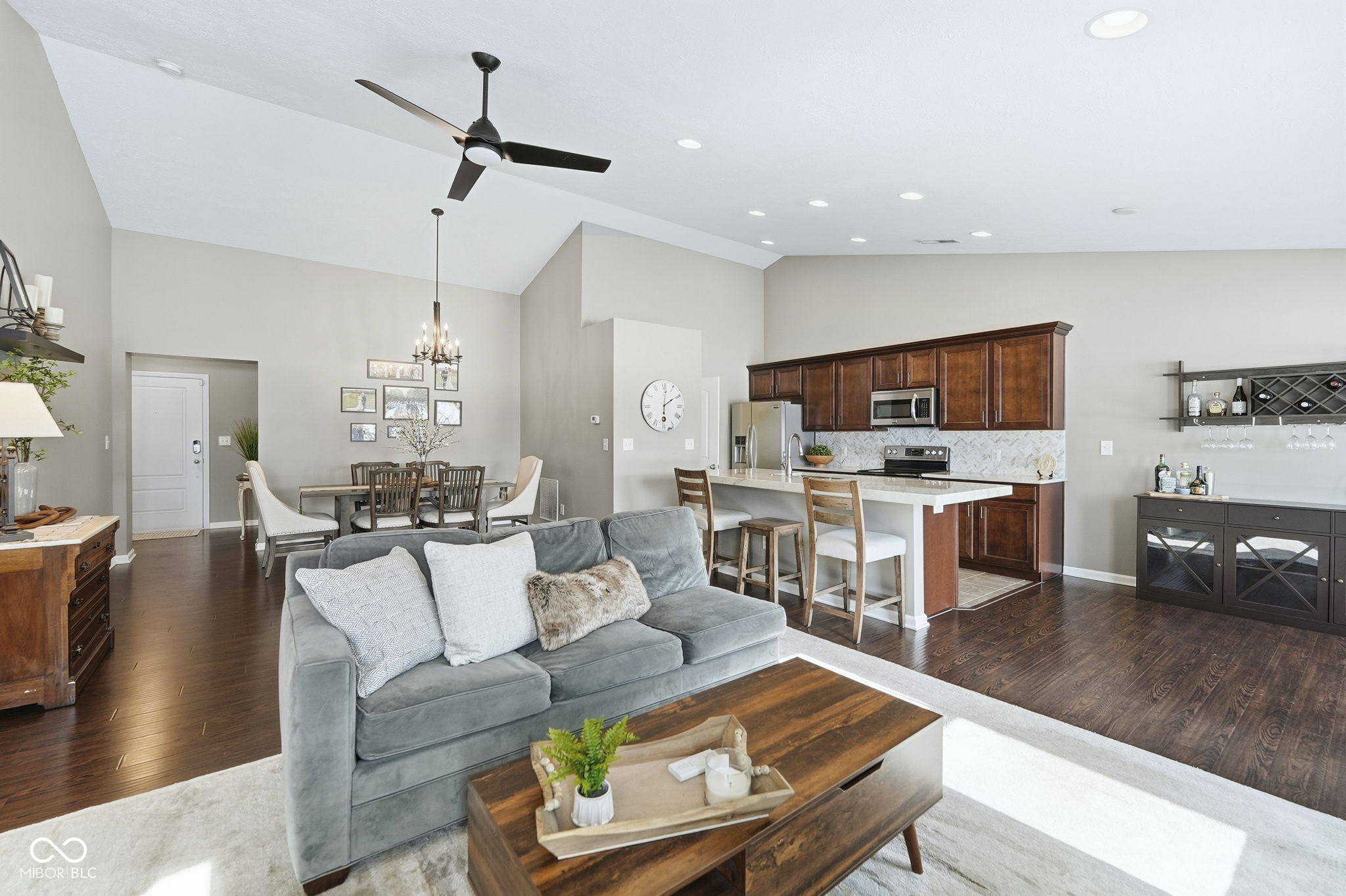 4672 Indigo Blue Boulevard