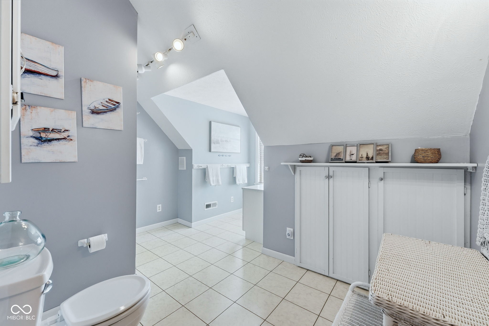 1145 S Lakeshore Drive