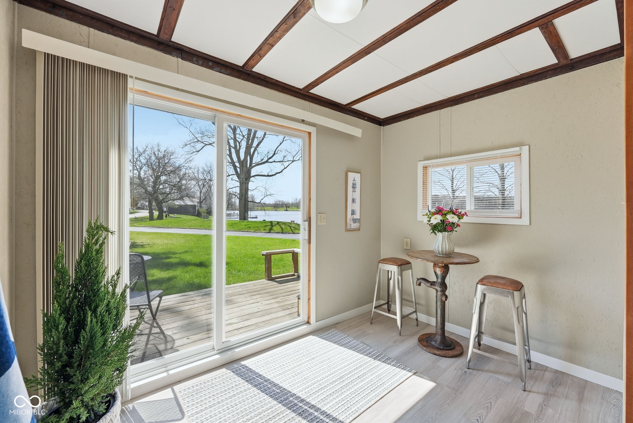 1145 S Lakeshore Drive