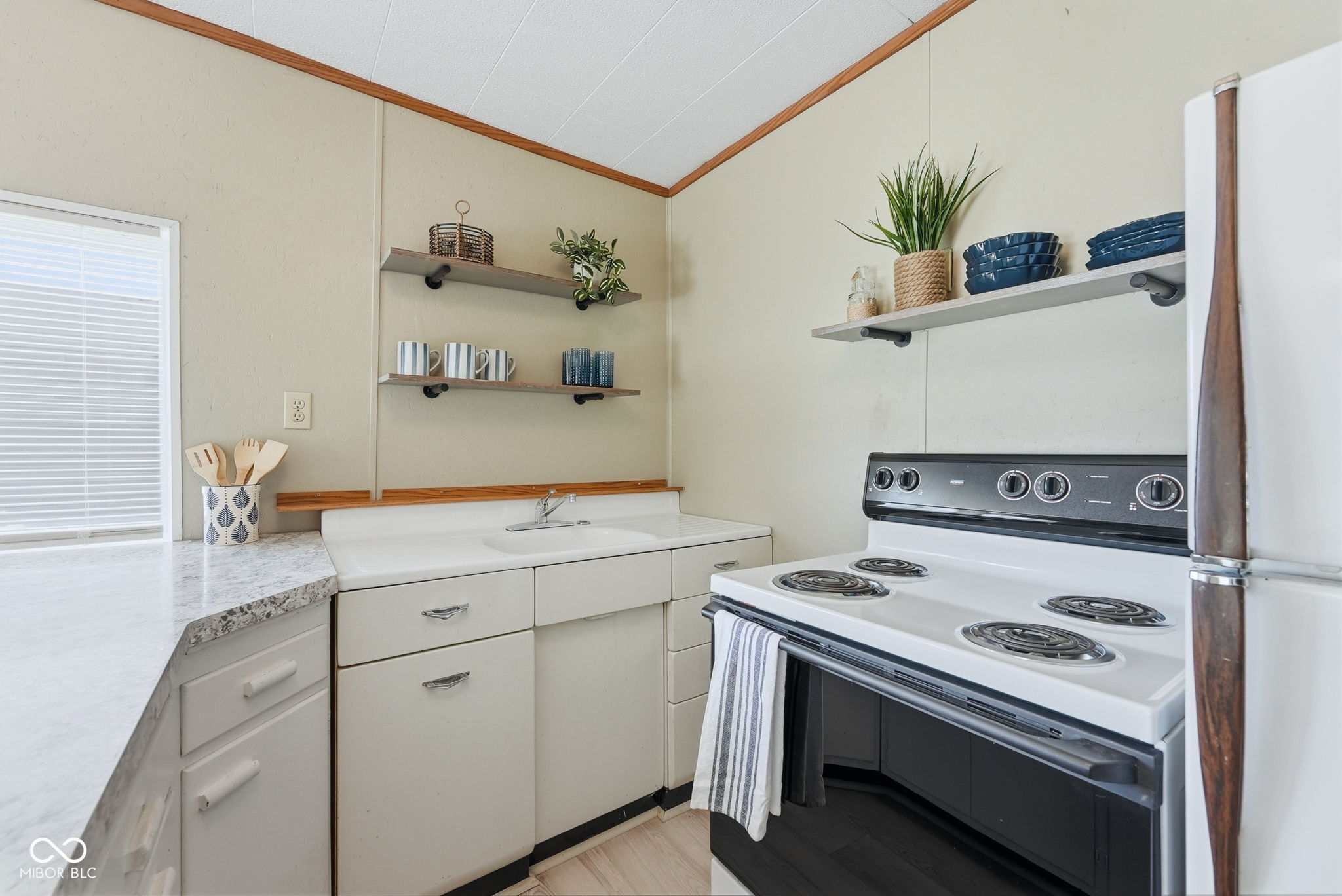 1145 S Lakeshore Drive