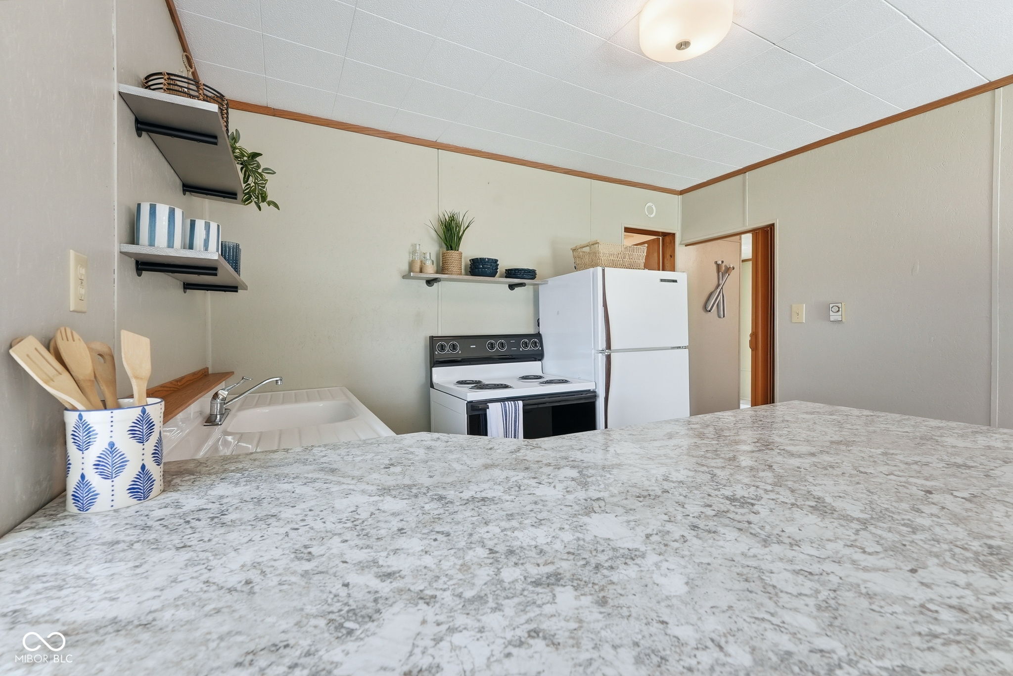 1145 S Lakeshore Drive