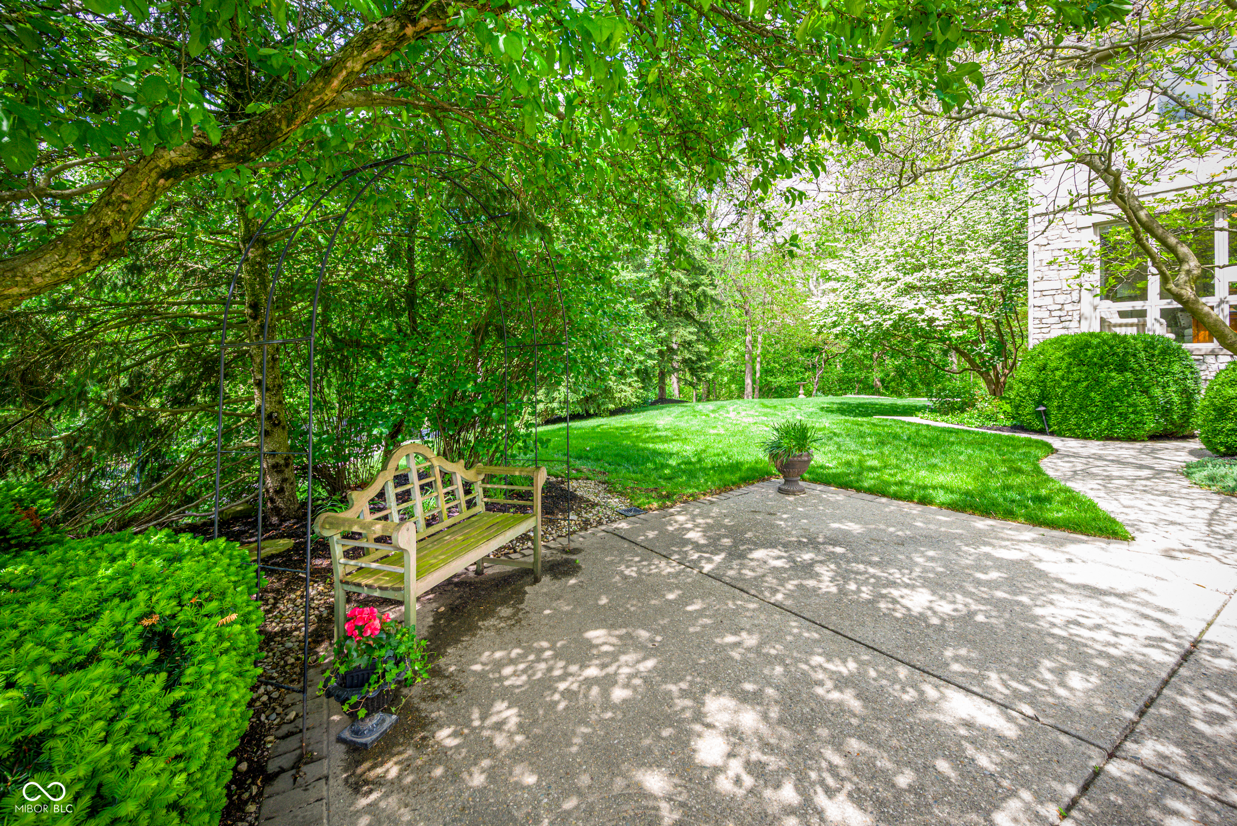 7436 Glenvista Place
