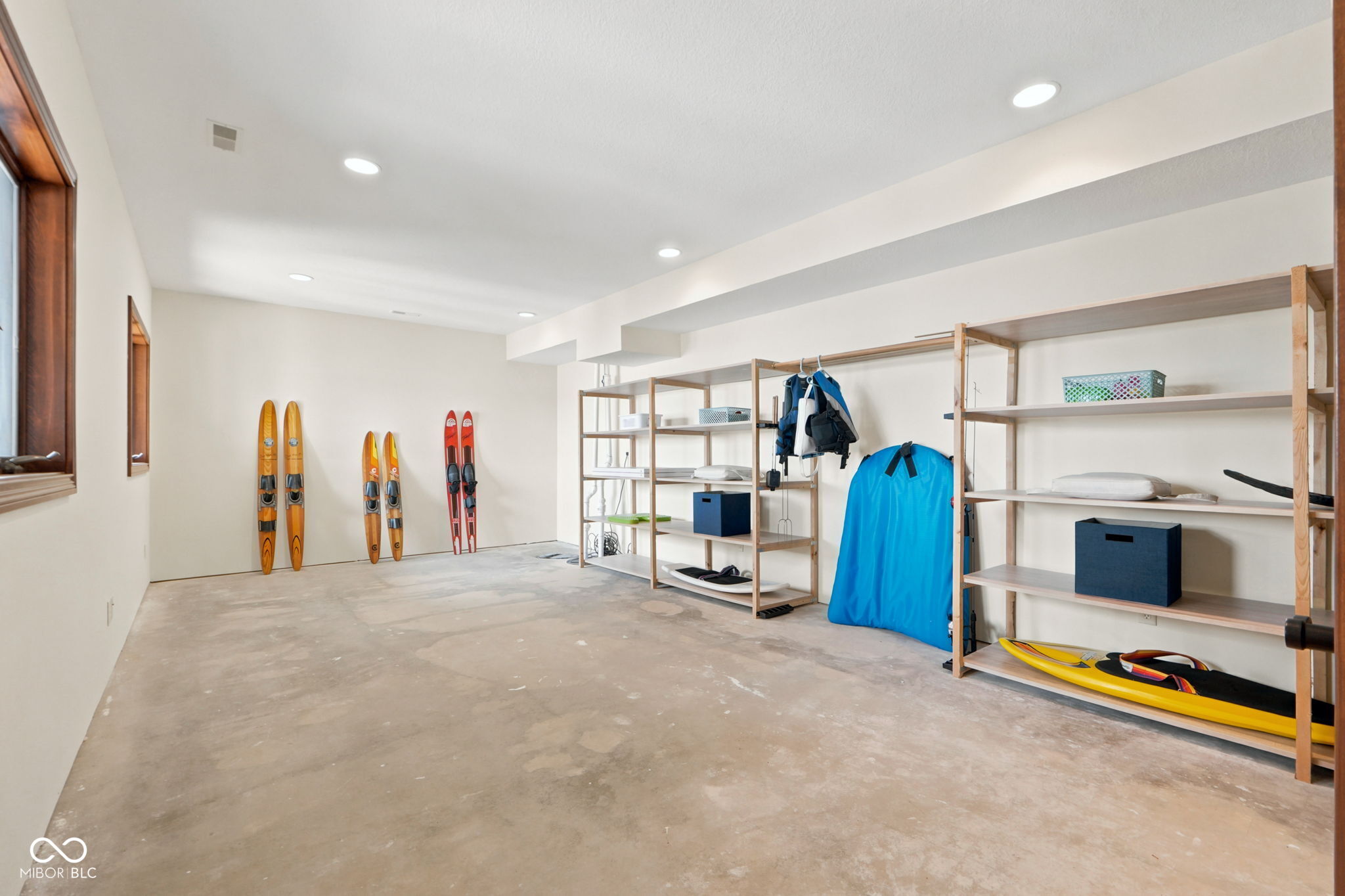 900 Ln 105 Lake James