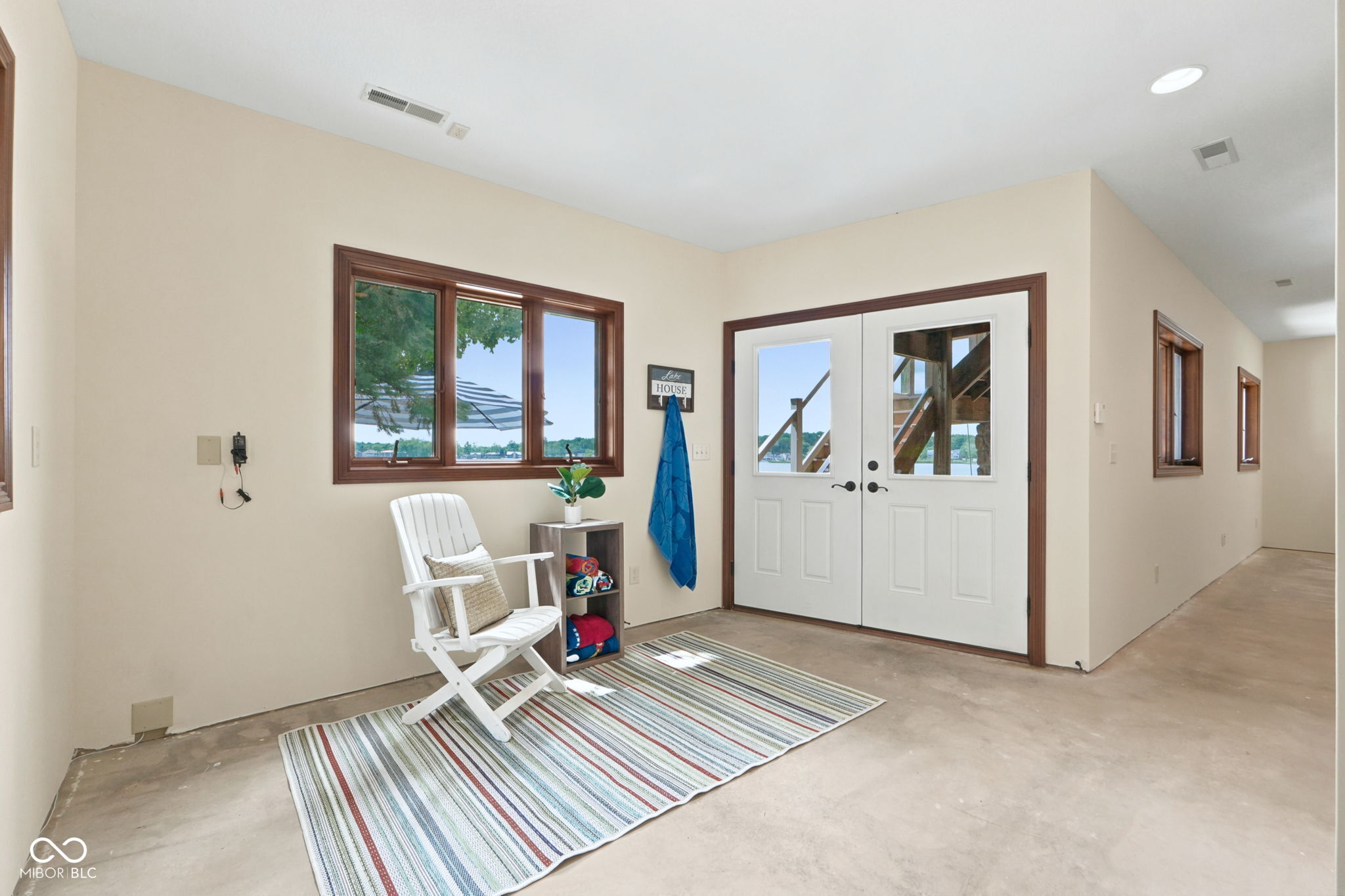 900 Ln 105 Lake James