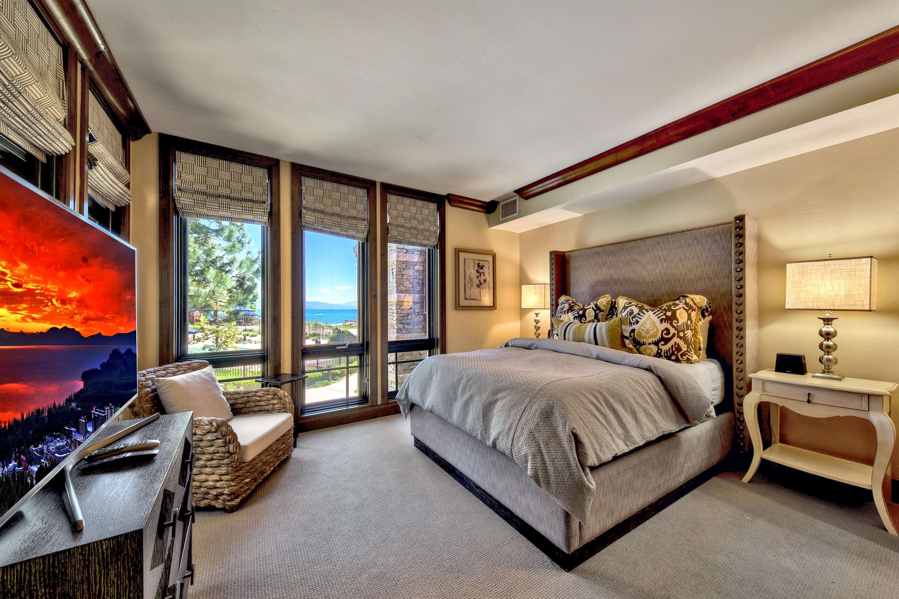 6750 N North Lake Boulevard # 16F Unit: #16F