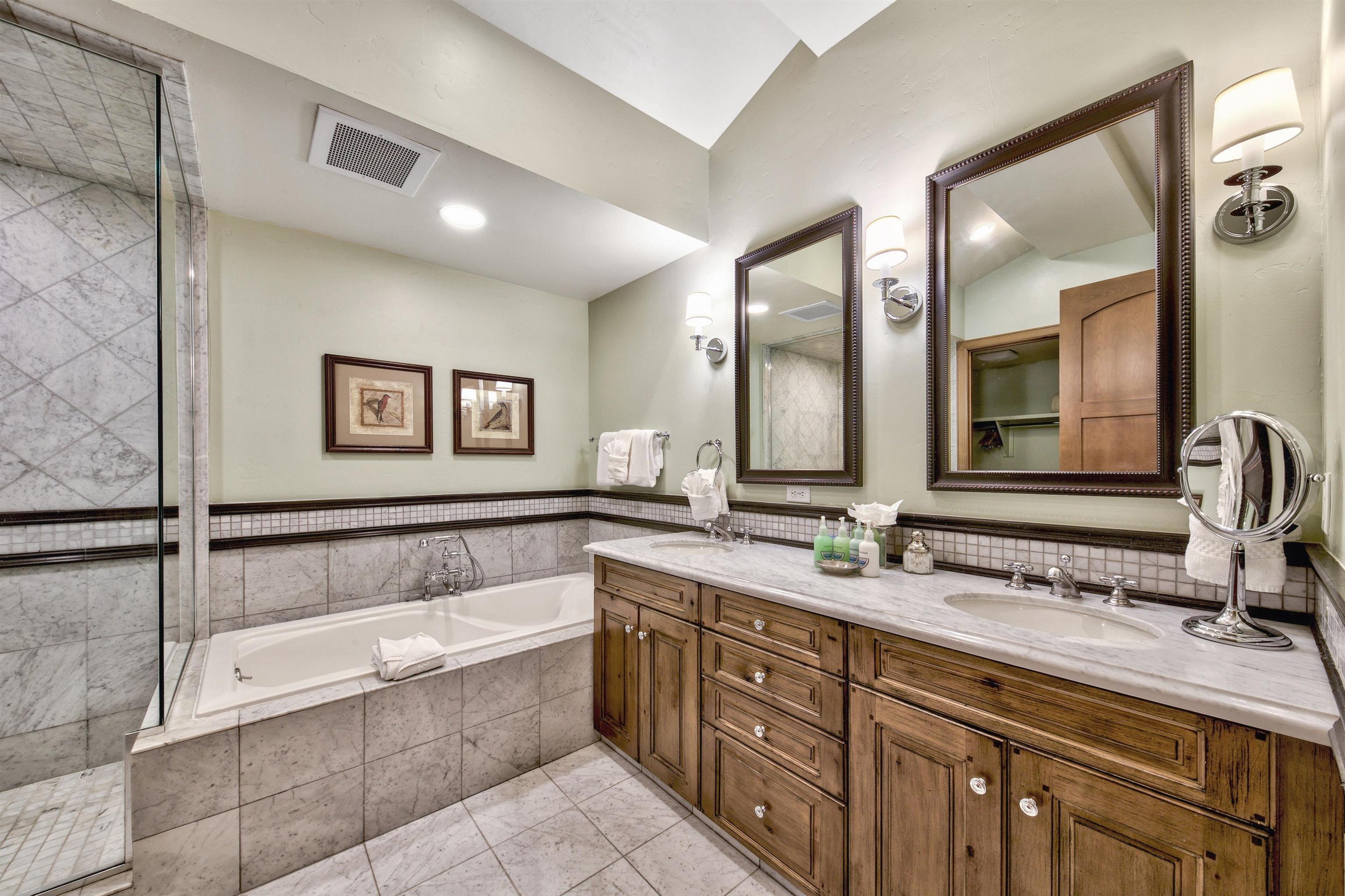 6750 N North Lake Boulevard # 16F Unit: #16F