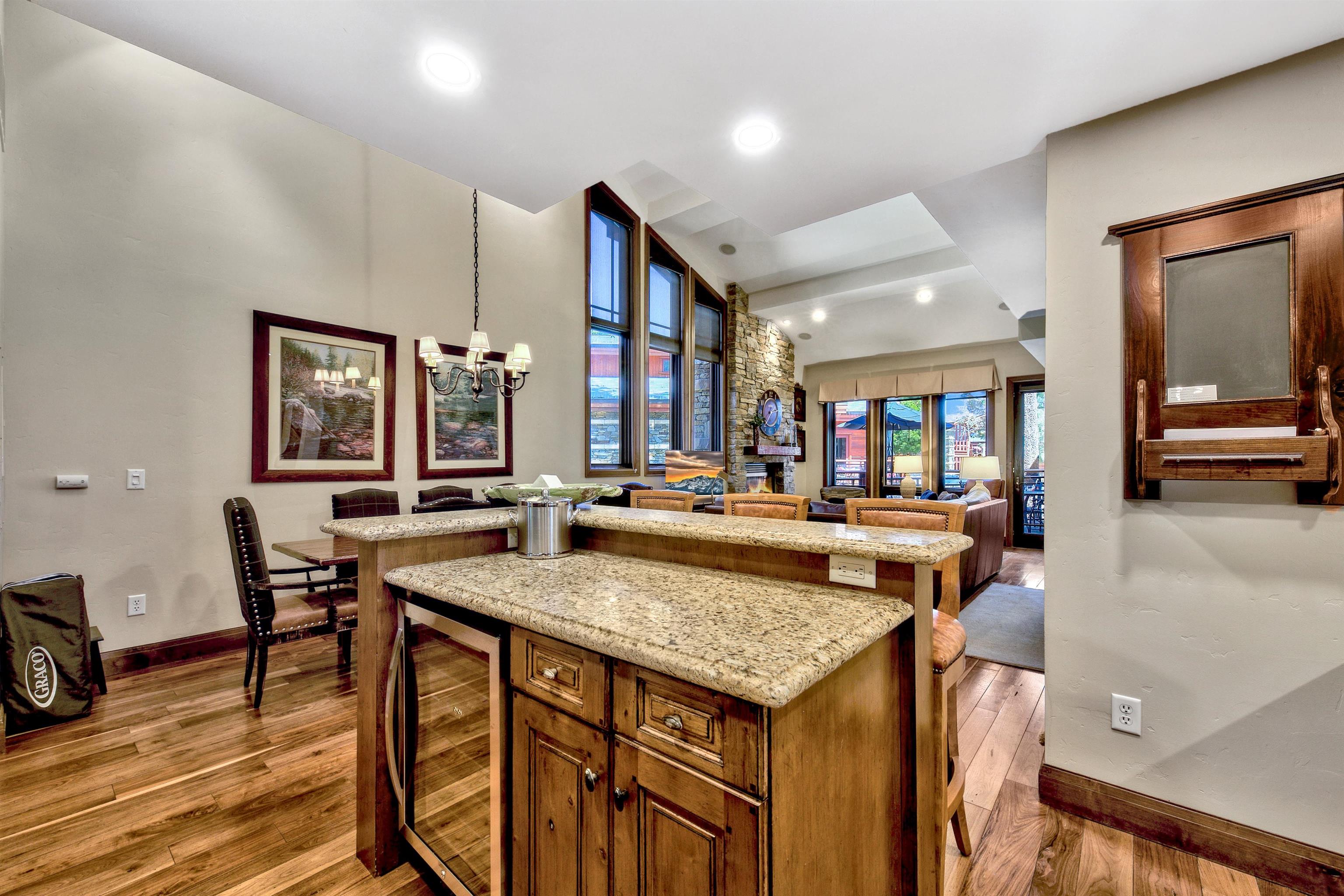 6750 N North Lake Boulevard # 16F Unit: #16F