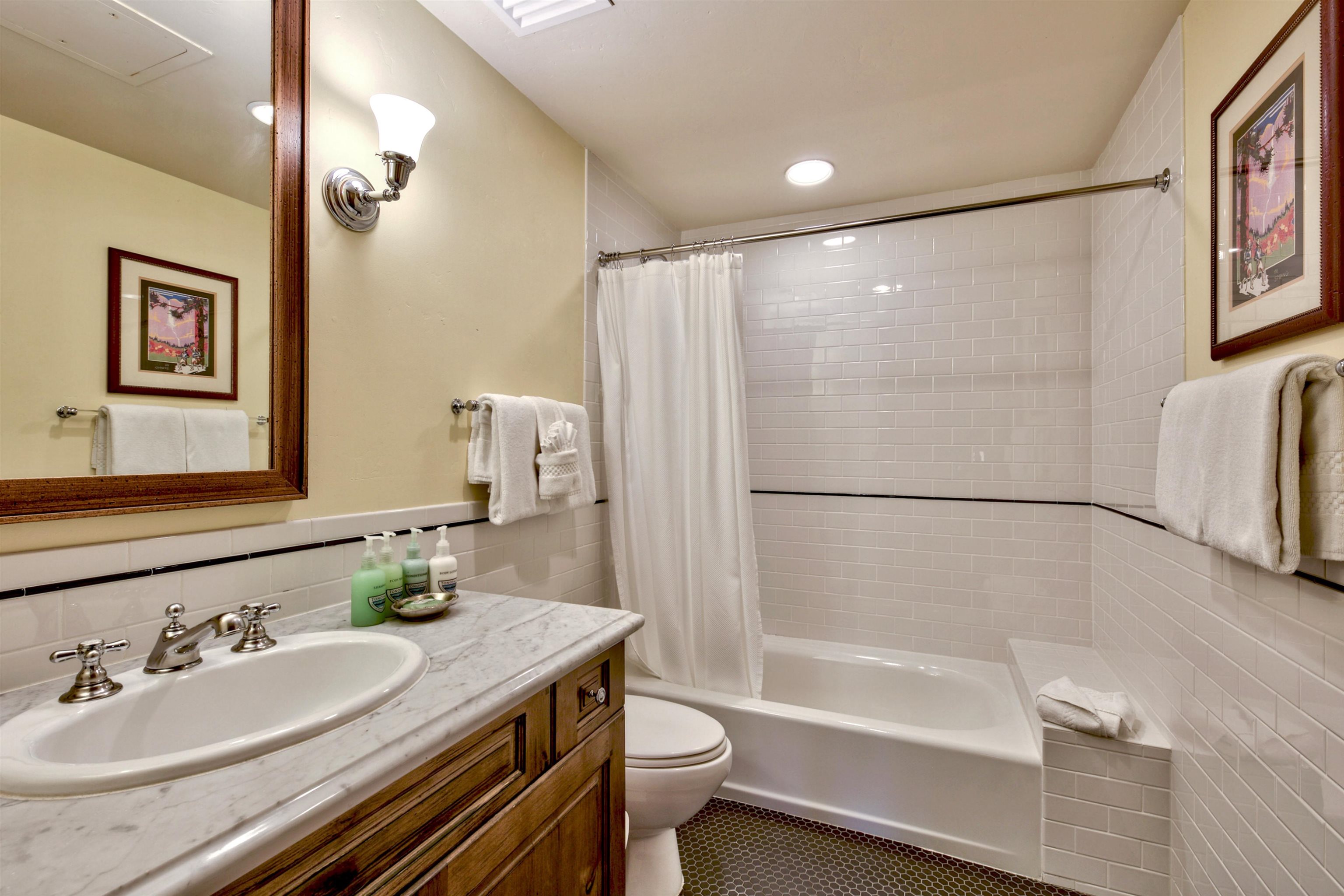 6750 N North Lake Boulevard # 16F Unit: #16F