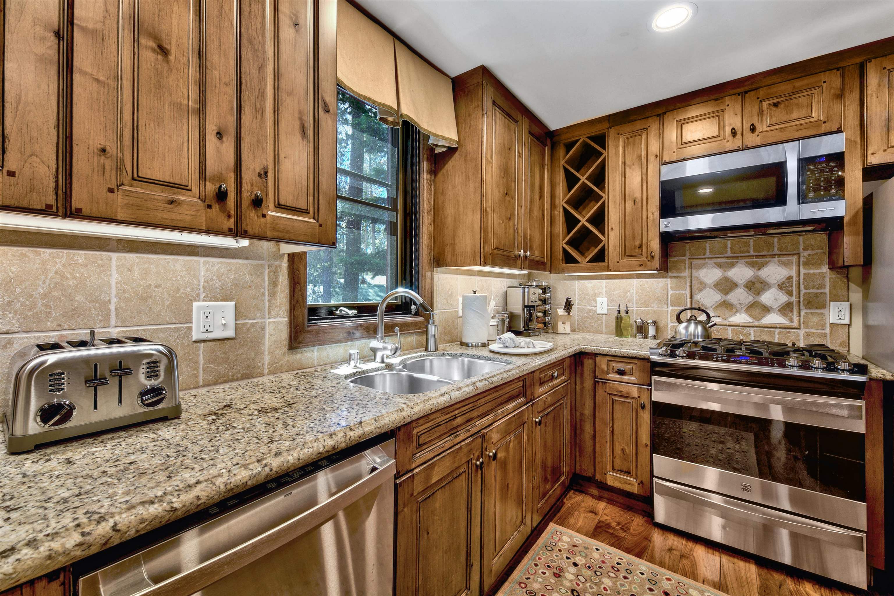 6750 N North Lake Boulevard # 16F Unit: #16F