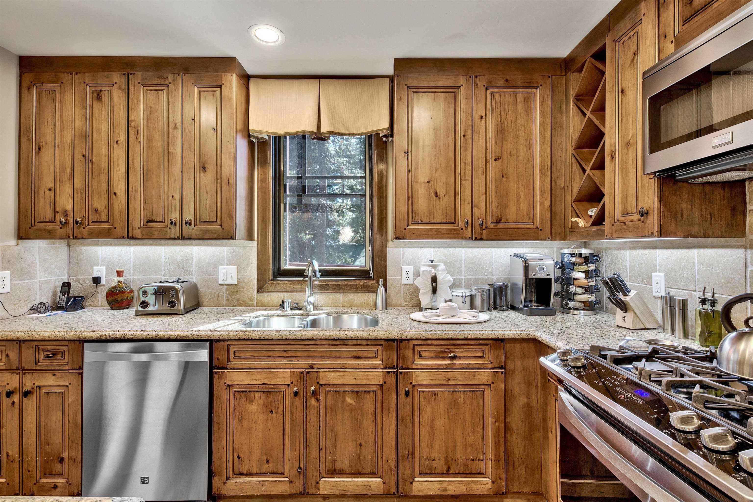 6750 N North Lake Boulevard # 15D Unit: #15D