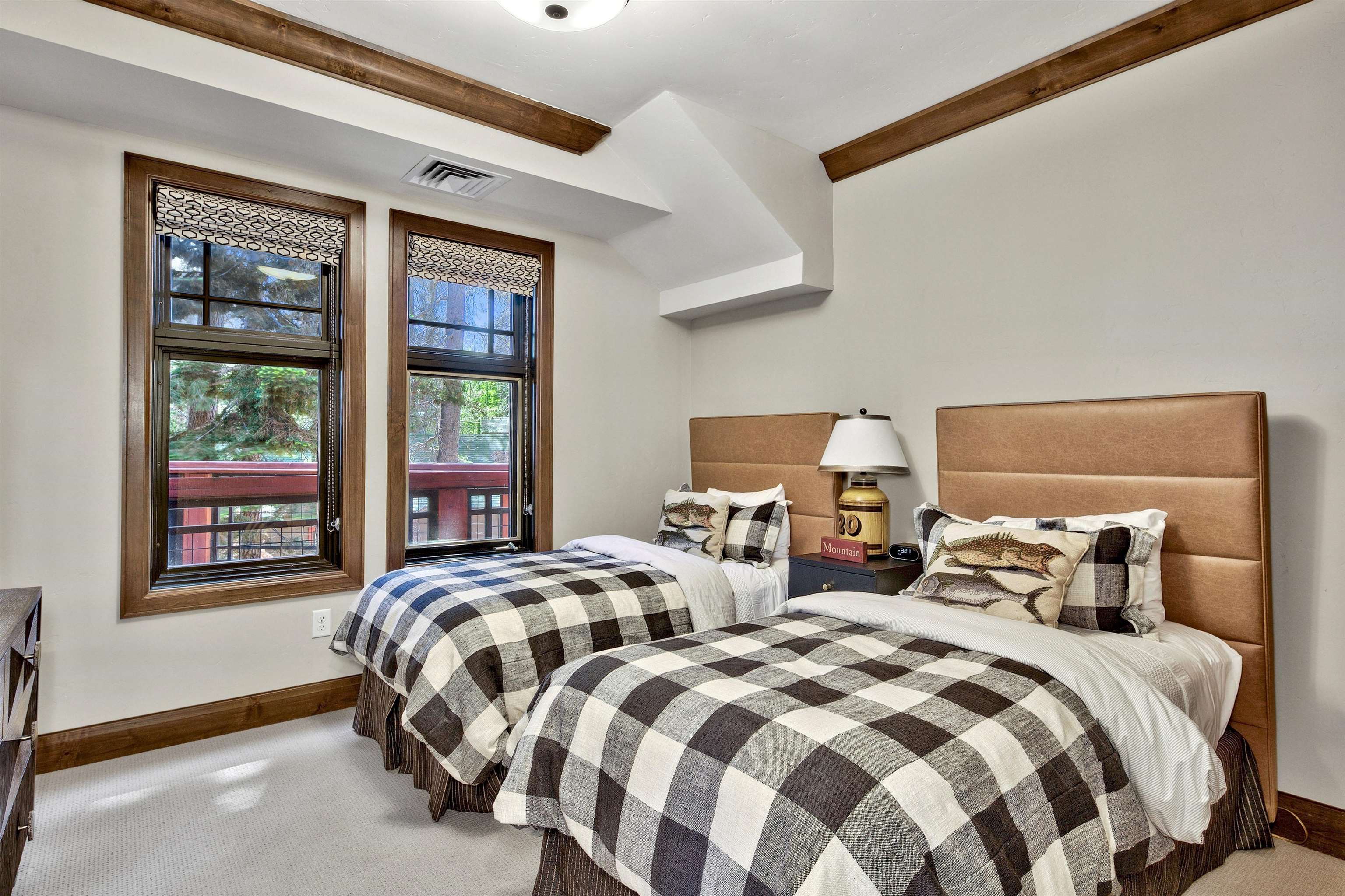6750 N North Lake Boulevard # 15D Unit: #15D