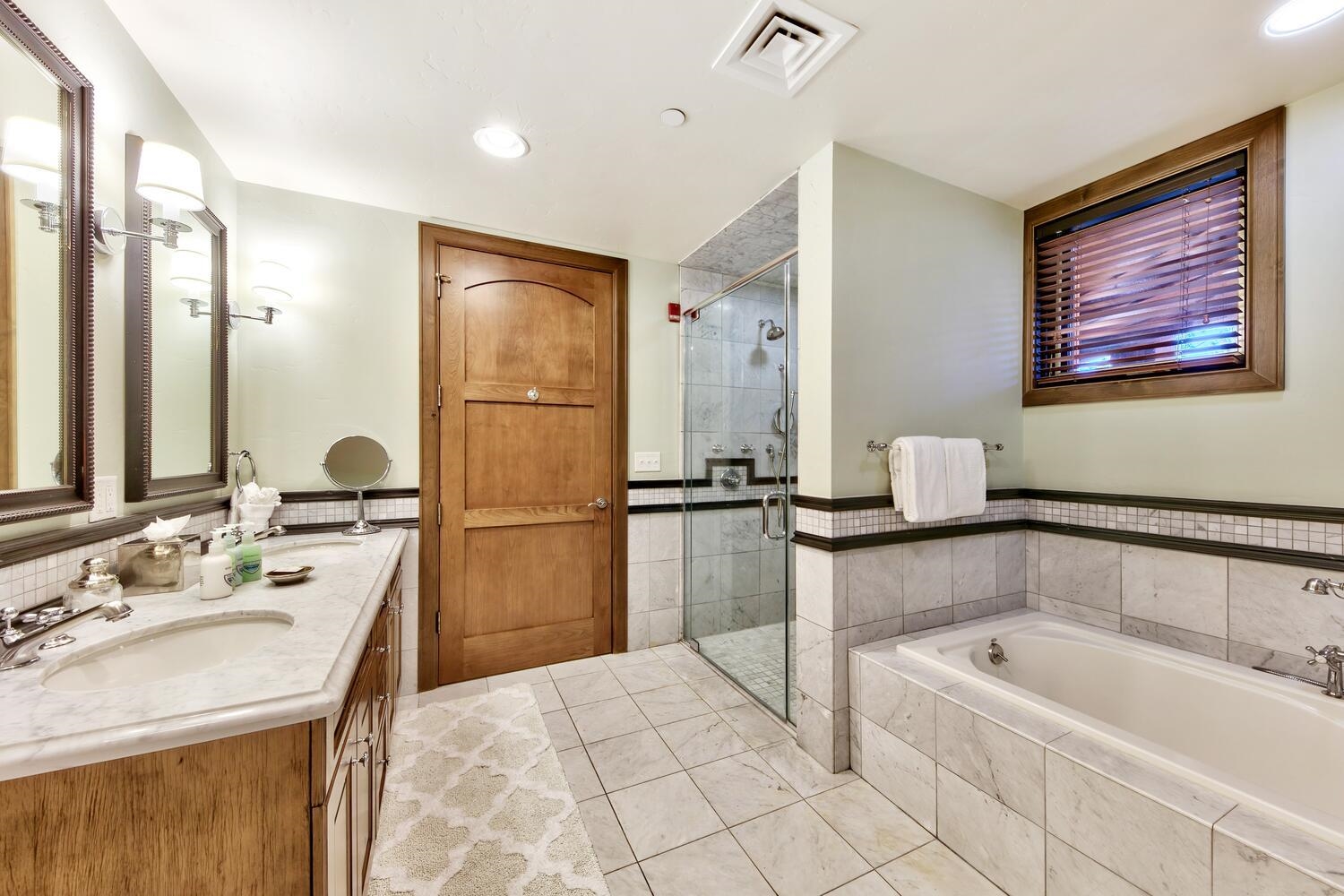 6750 N North Lake Boulevard # 13F Unit: #13F
