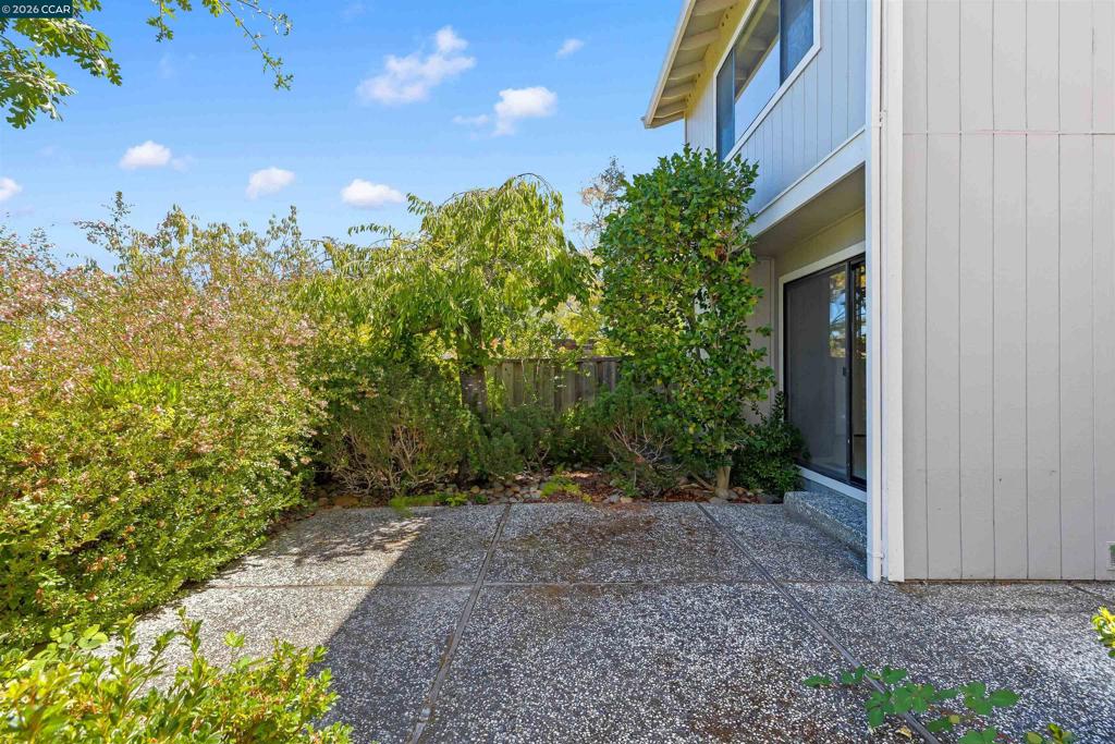 1085 Camino Verde Cir