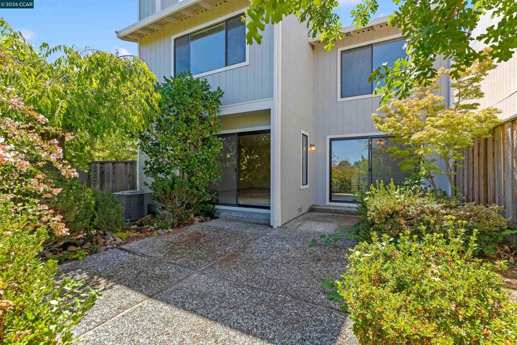 1085 Camino Verde Cir