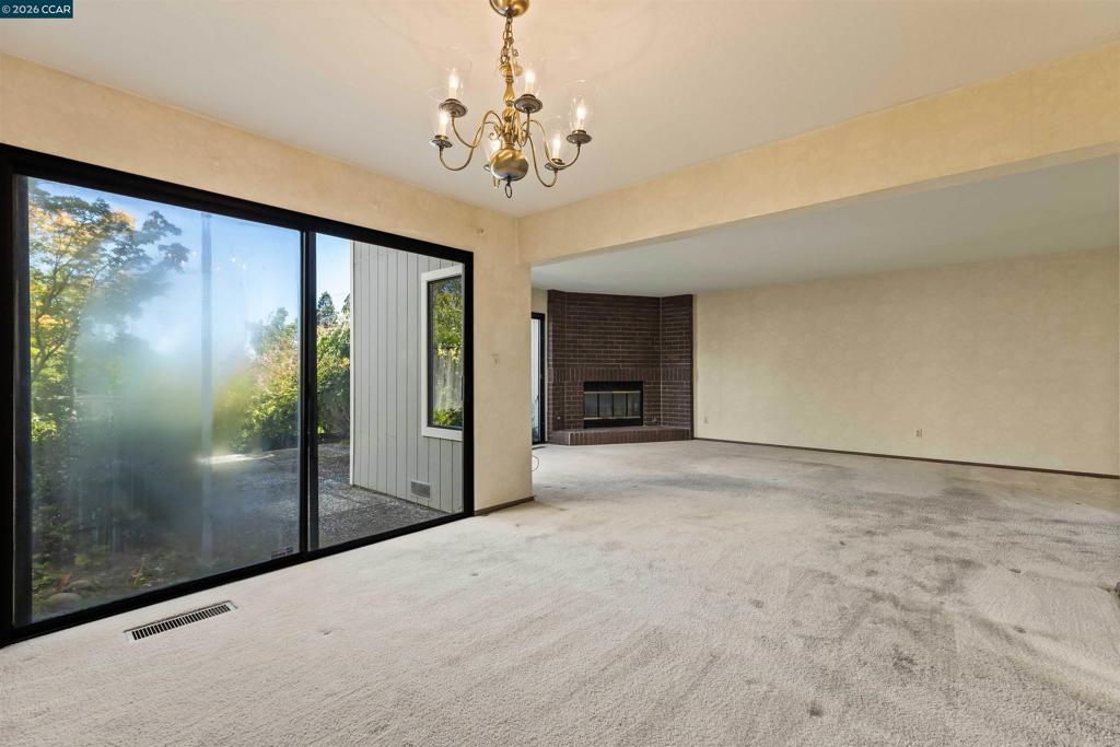 1085 Camino Verde Cir