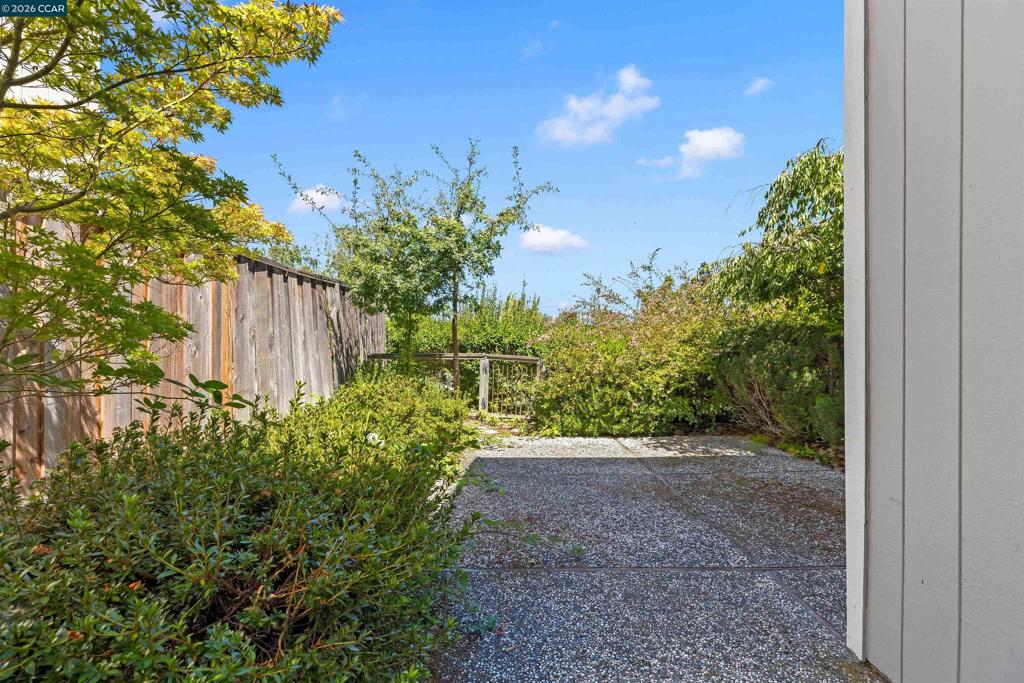 1085 Camino Verde Cir