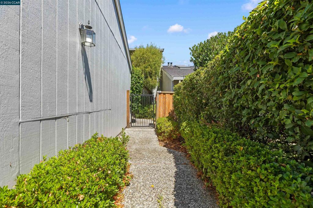1085 Camino Verde Cir
