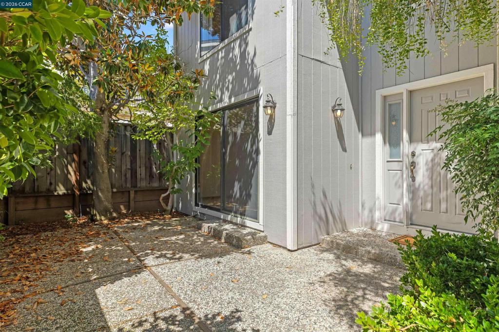 1085 Camino Verde Cir